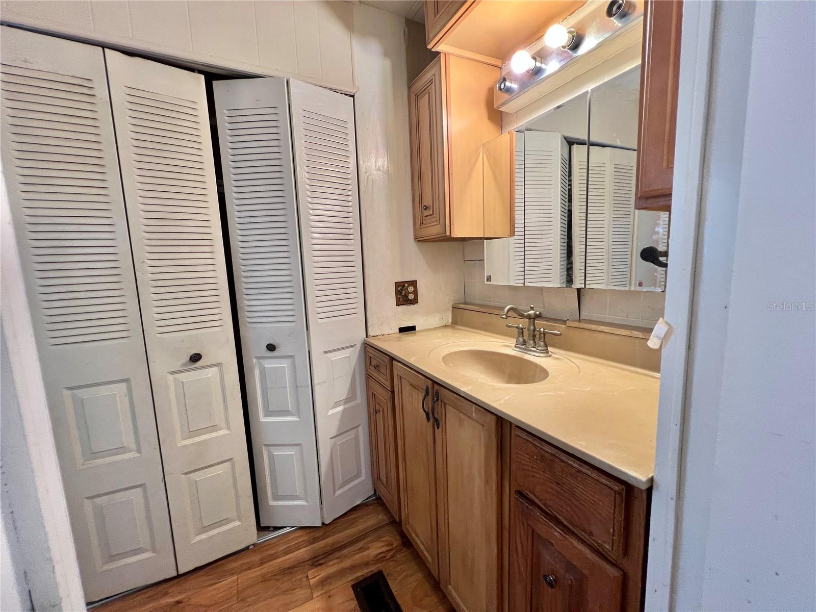 G5104618 Property Photo