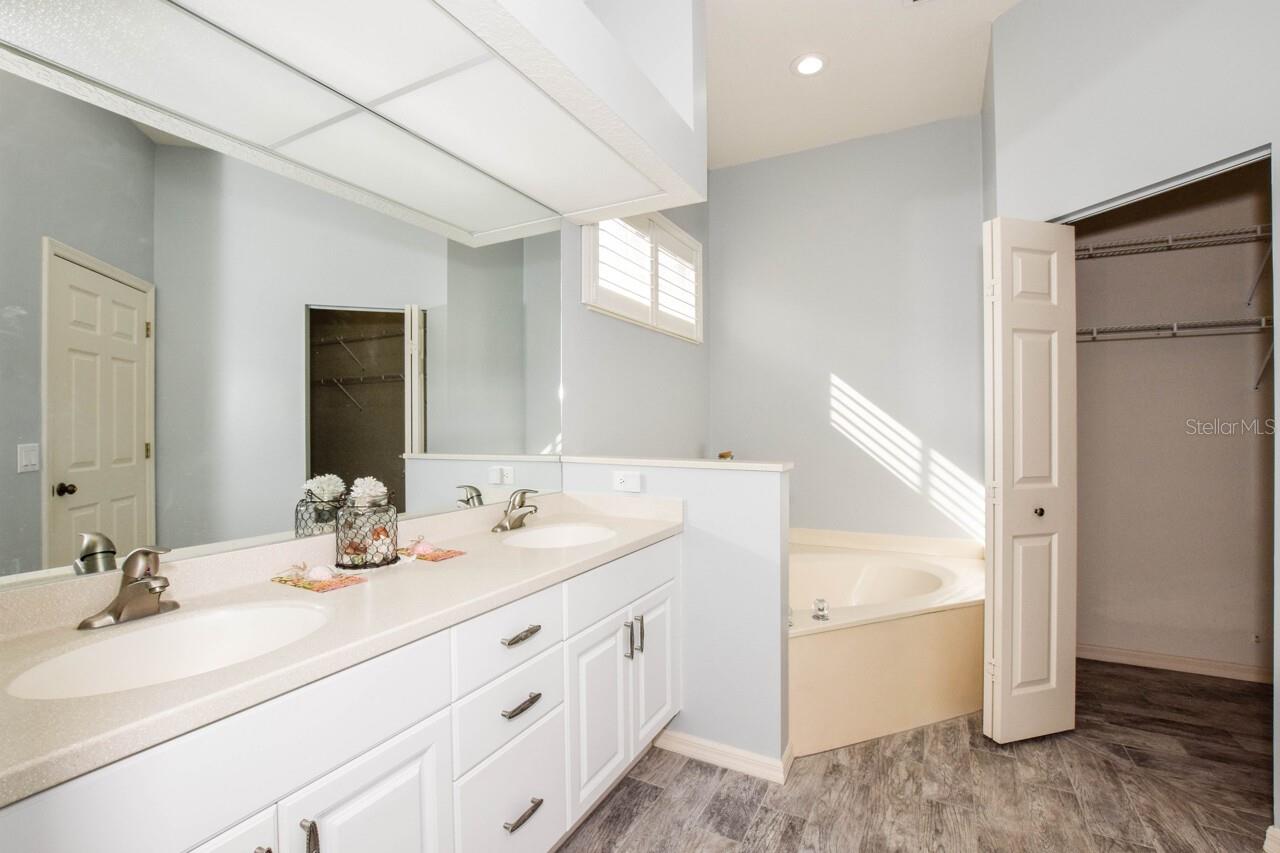 834 MONTROSE DR #9, VENICE, FL, 34293