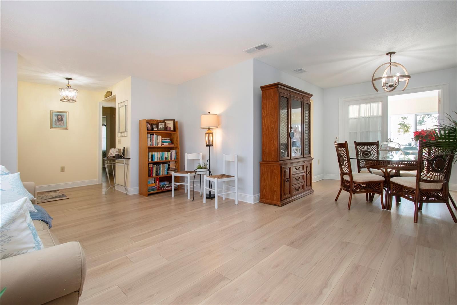 2016 E VIEW DR, SUN CITY CENTER, FL, 33573