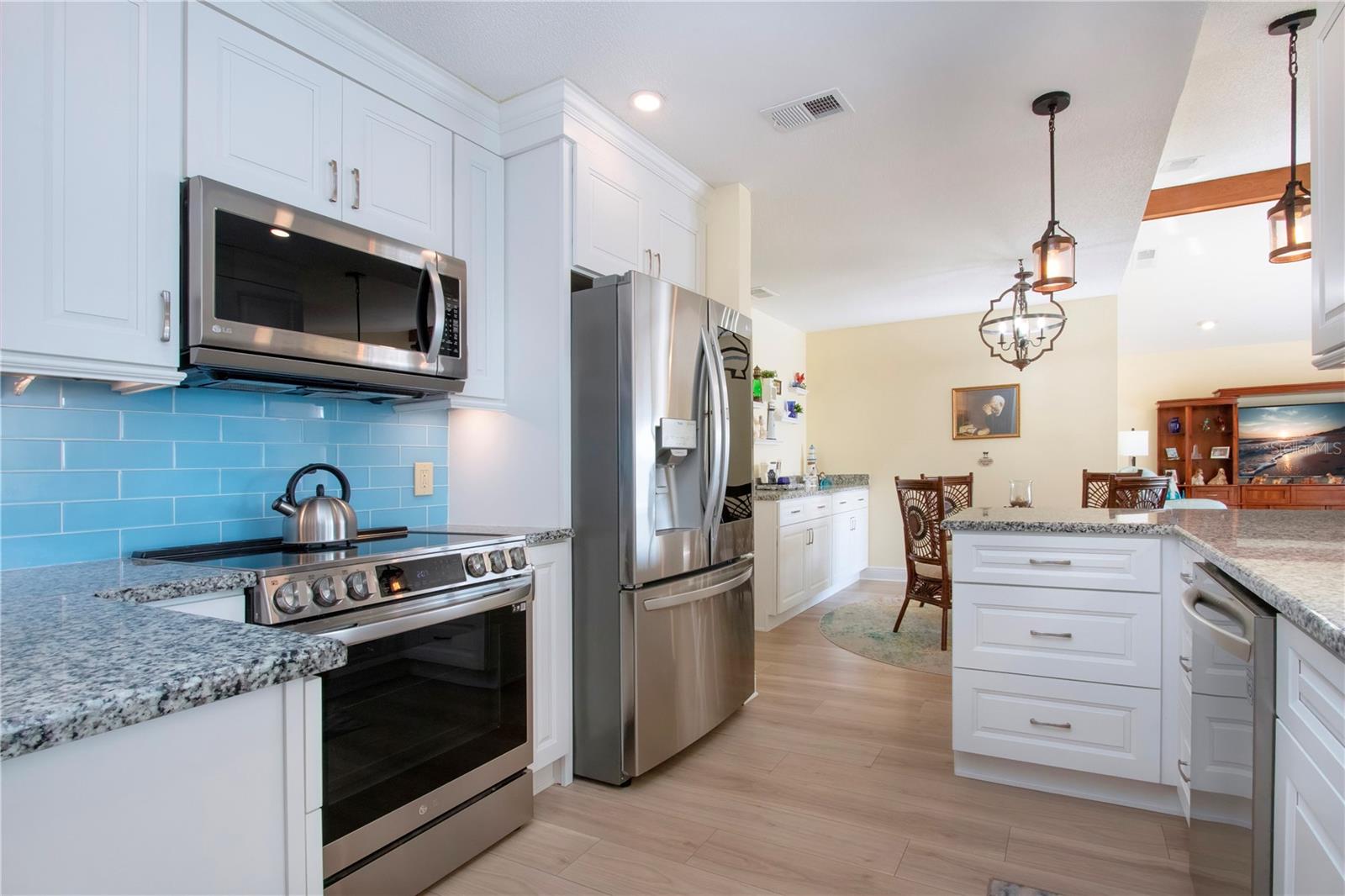 2016 E VIEW DR, SUN CITY CENTER, FL, 33573