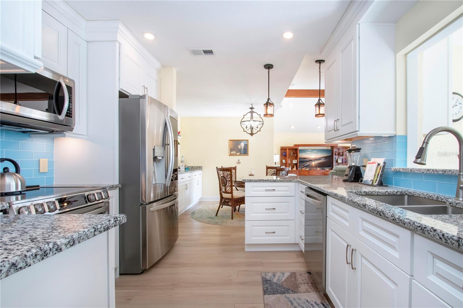 2016 E VIEW DR, SUN CITY CENTER, FL, 33573