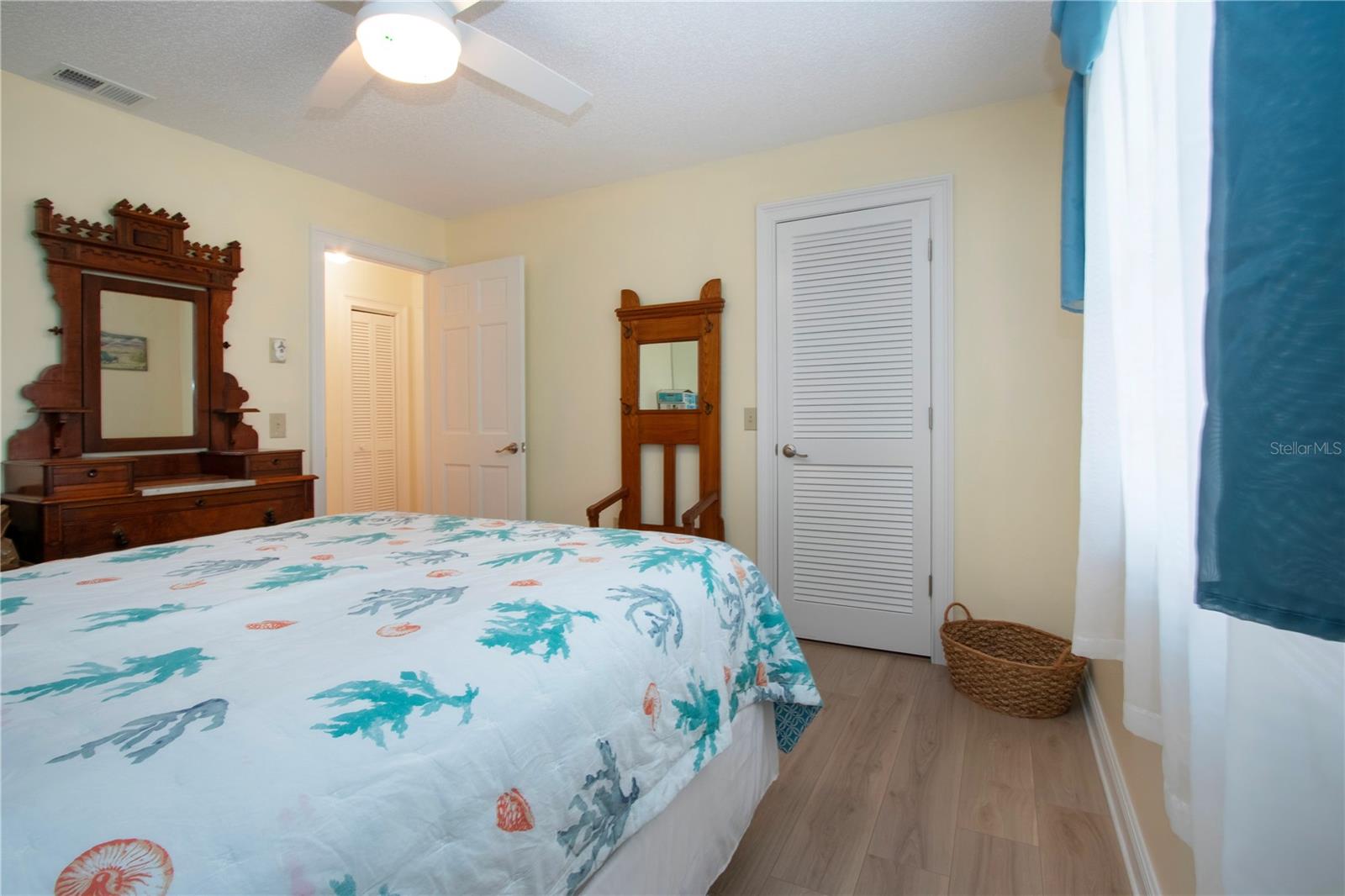 2016 E VIEW DR, SUN CITY CENTER, FL, 33573