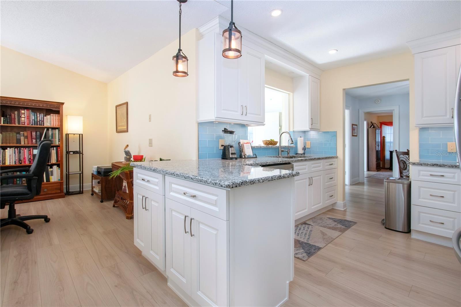 2016 E VIEW DR, SUN CITY CENTER, FL, 33573