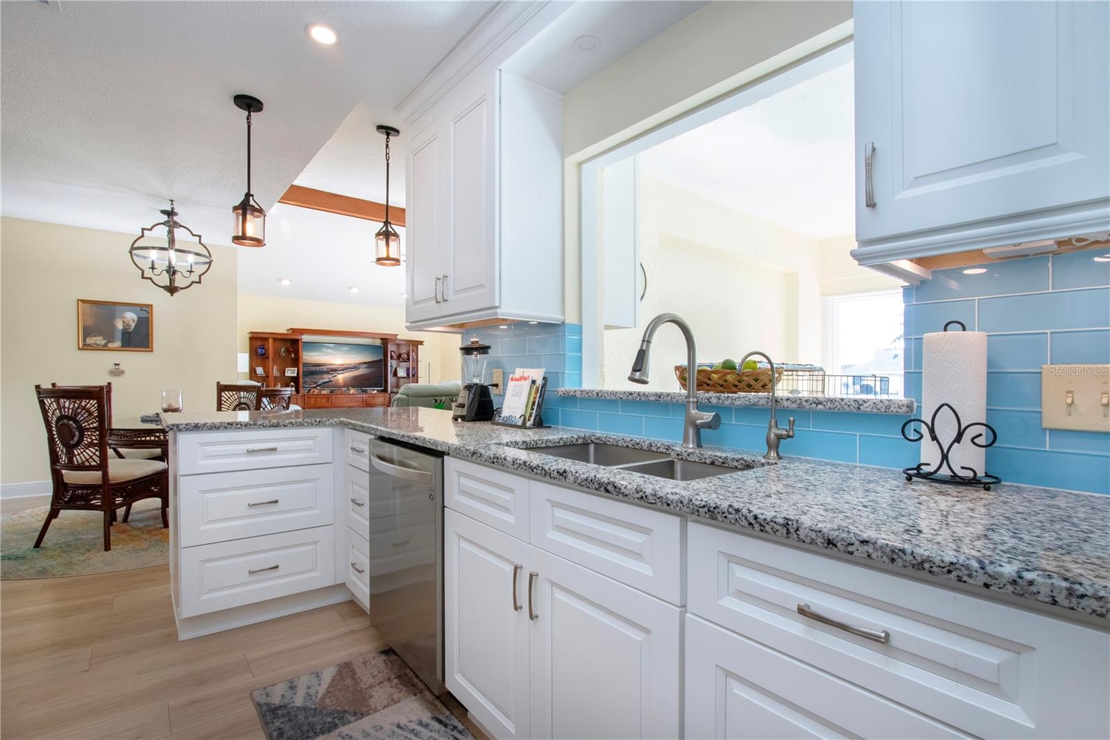 2016 E VIEW DR, SUN CITY CENTER, FL, 33573