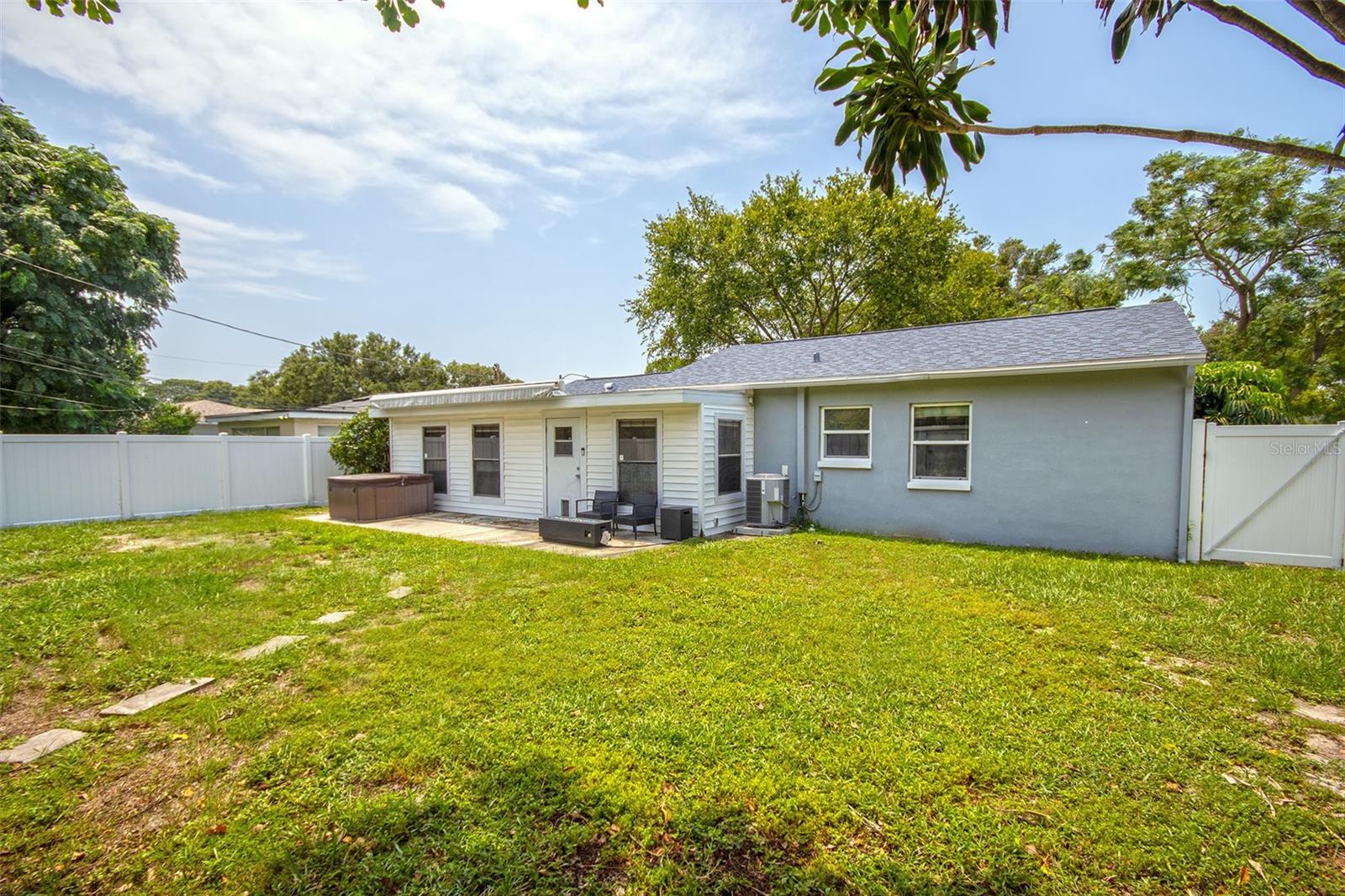 1725 BRADSHAW LN N, ST PETERSBURG, FL, 33710