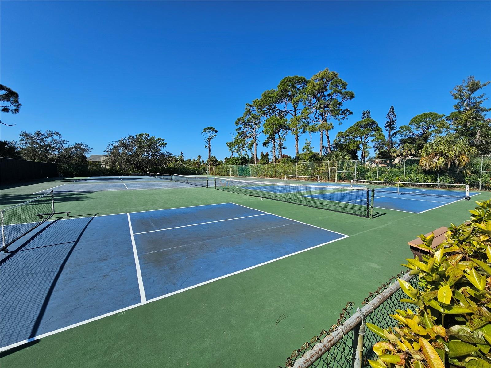 137 WOODLAND PL, OSPREY, FL, 34229