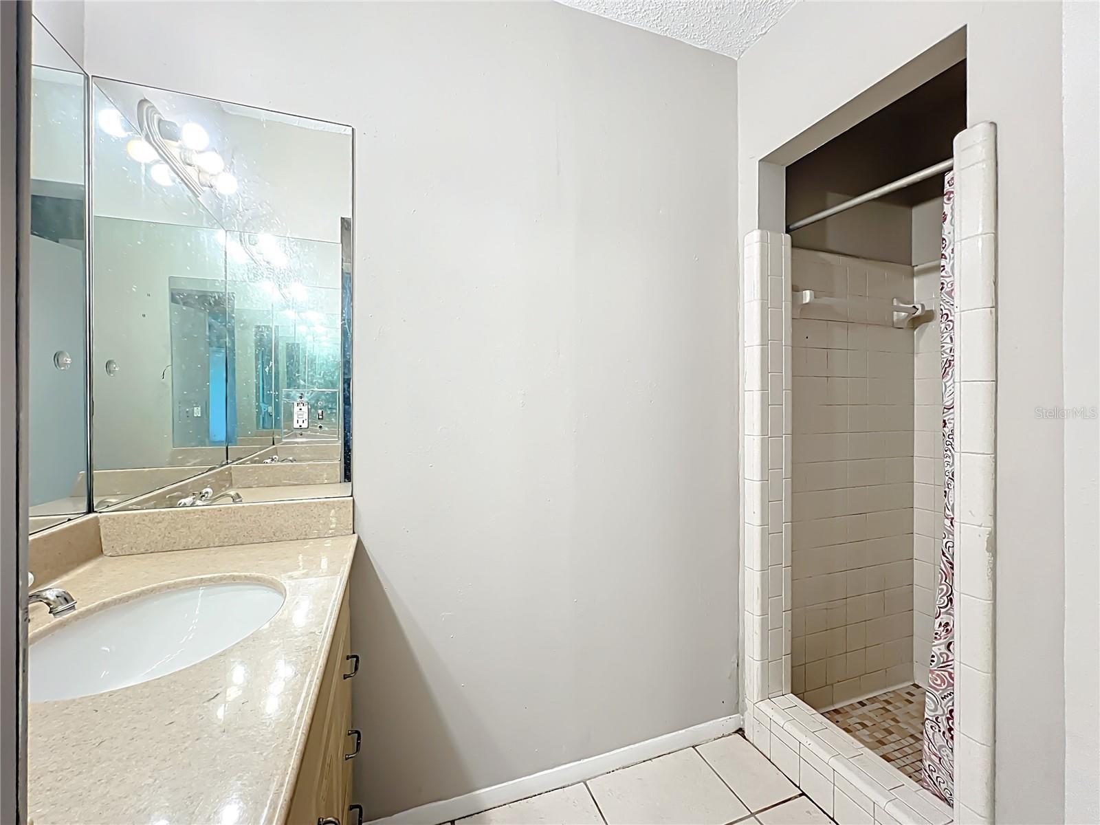 6010 NUTMEG AVE, SARASOTA, FL, 34231