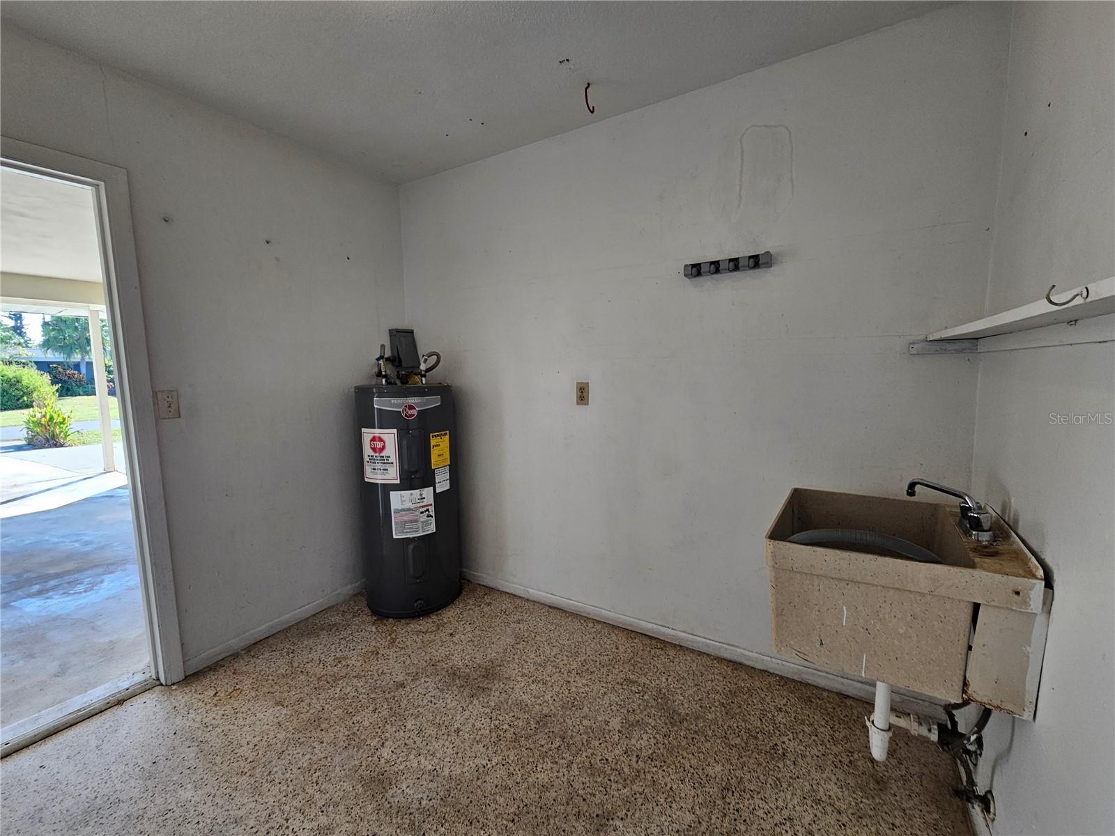 6010 NUTMEG AVE, SARASOTA, FL, 34231