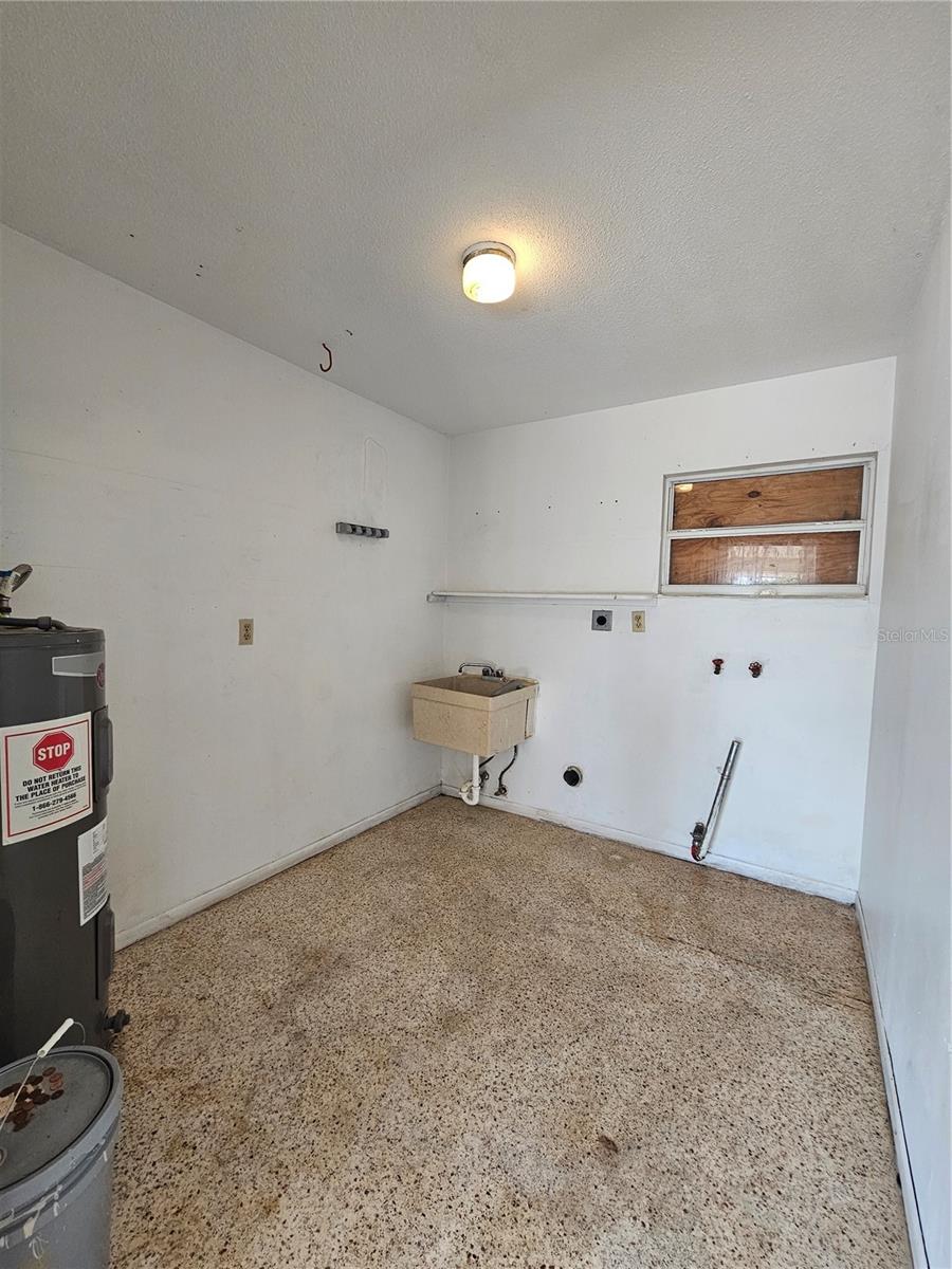 6010 NUTMEG AVE, SARASOTA, FL, 34231