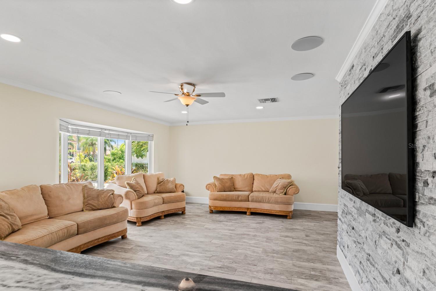 11240 7TH ST E, TREASURE ISLAND, FL, 33706