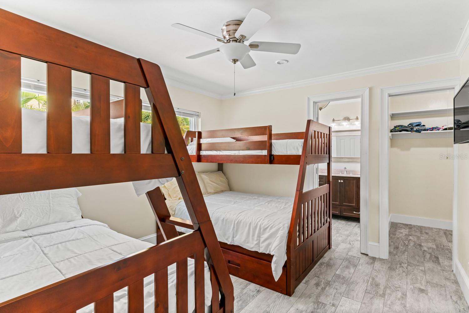 11240 7TH ST E, TREASURE ISLAND, FL, 33706