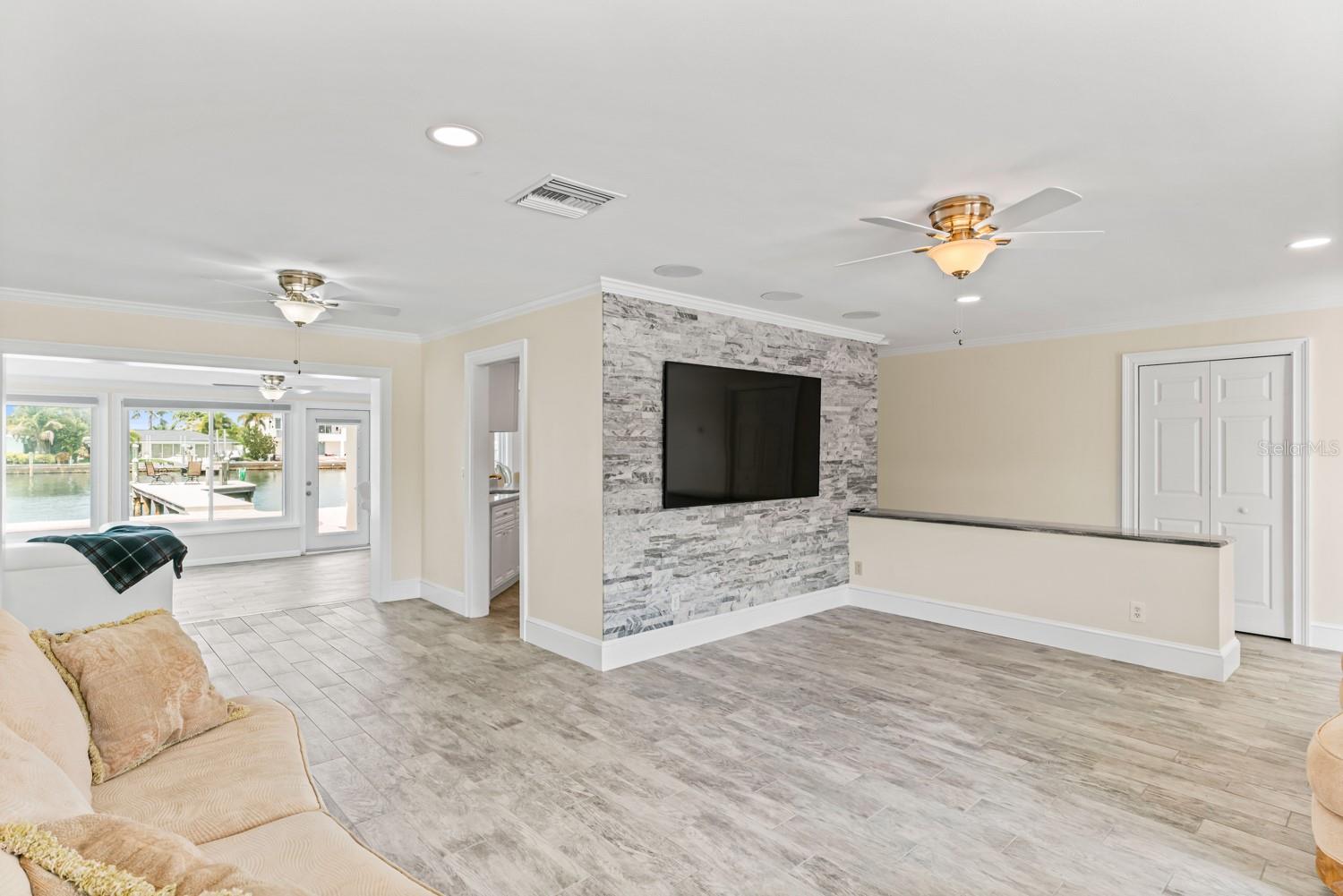 11240 7TH ST E, TREASURE ISLAND, FL, 33706