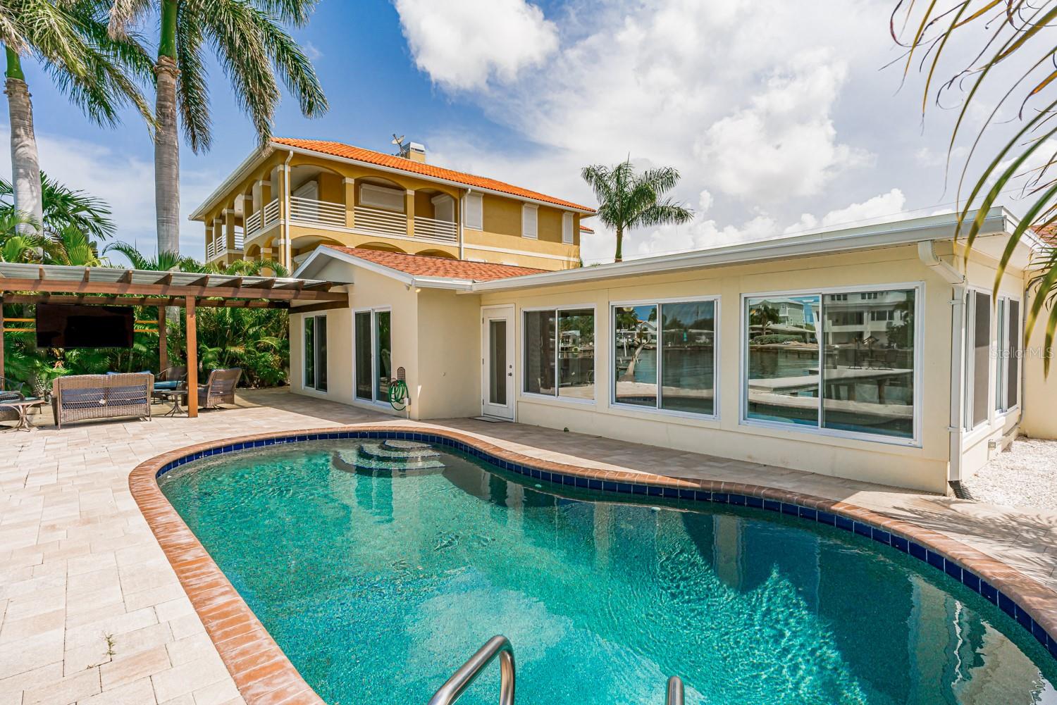 11240 7TH ST E, TREASURE ISLAND, FL, 33706