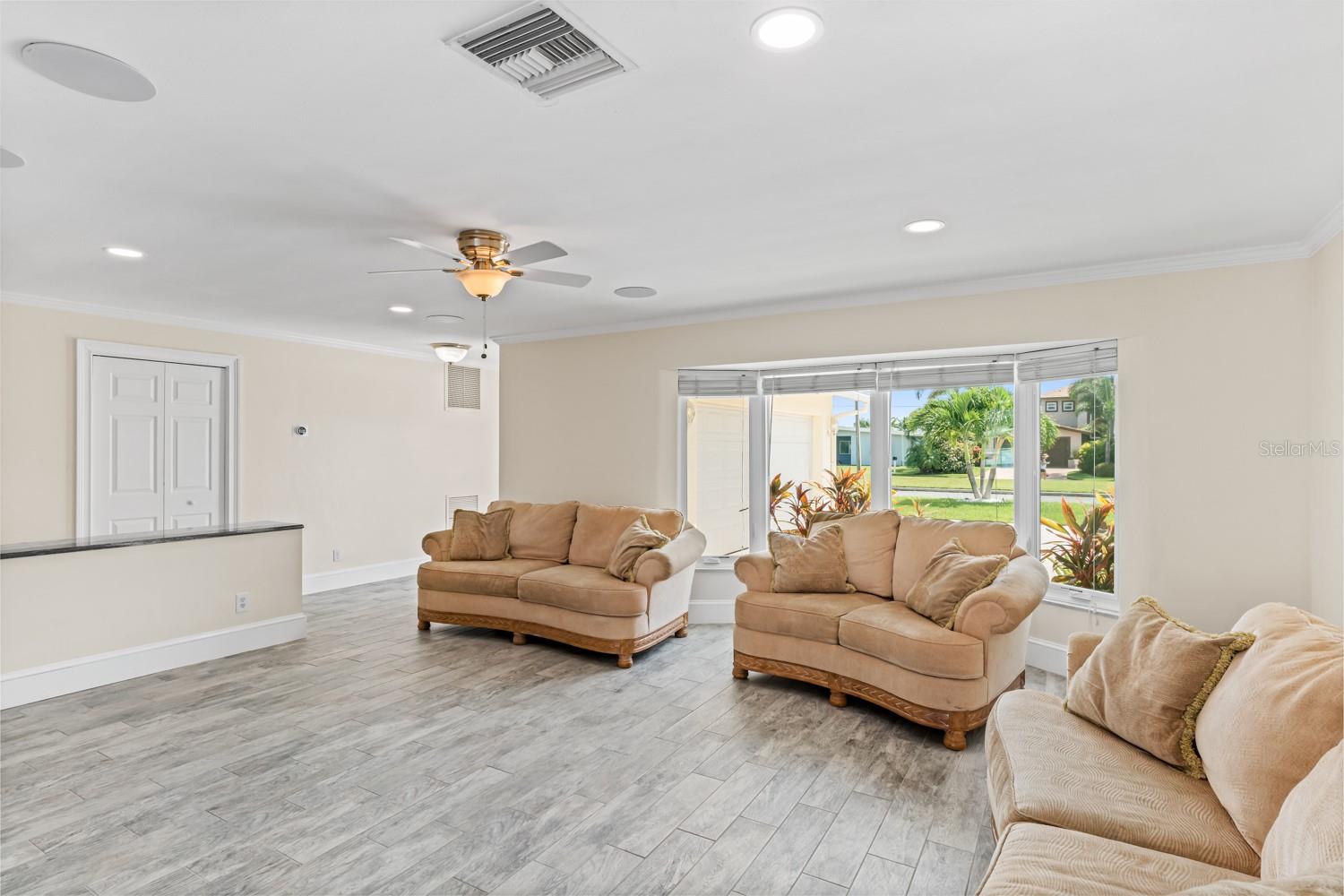 11240 7TH ST E, TREASURE ISLAND, FL, 33706