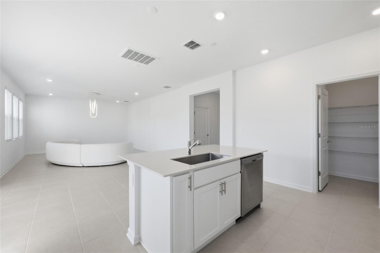 694 PERONI AVE, DEBARY, FL, 32713