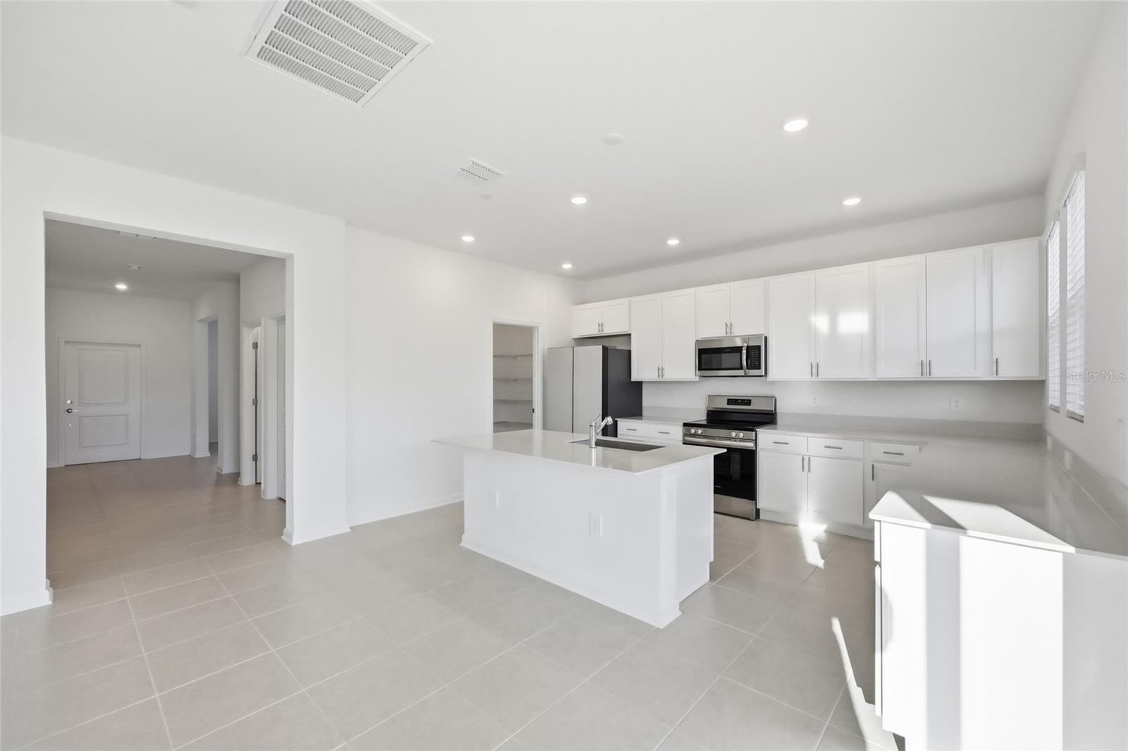 694 PERONI AVE, DEBARY, FL, 32713