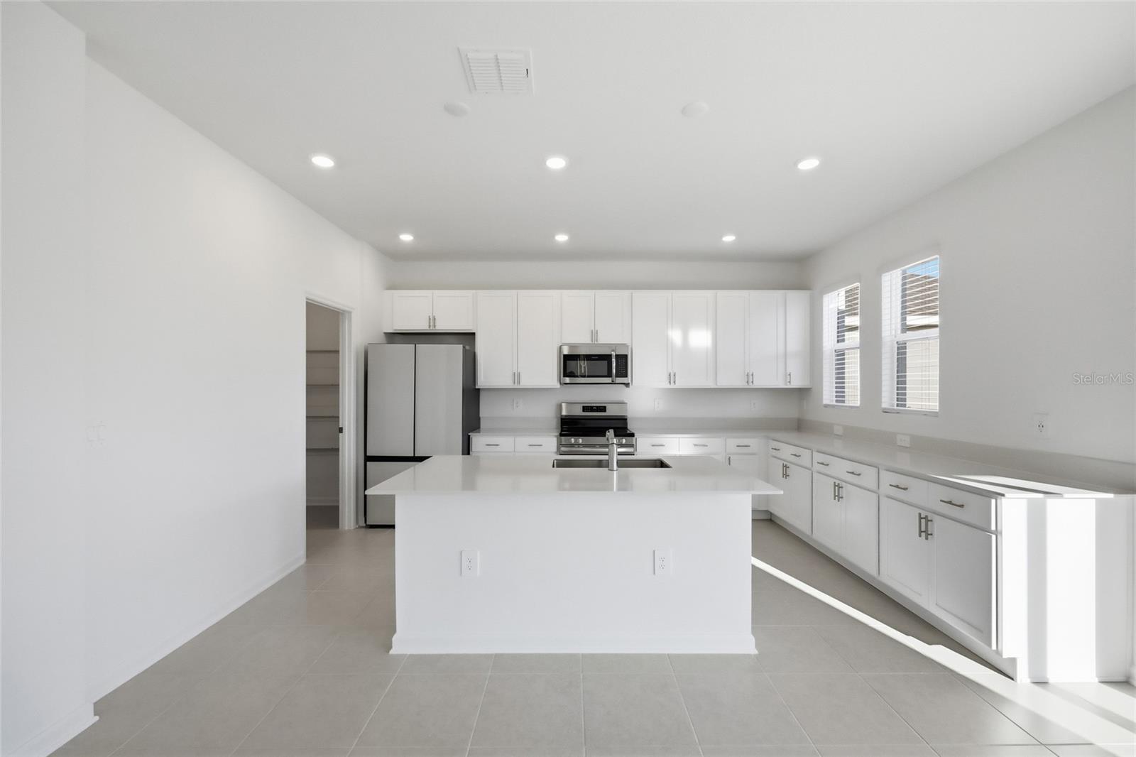 694 PERONI AVE, DEBARY, FL, 32713