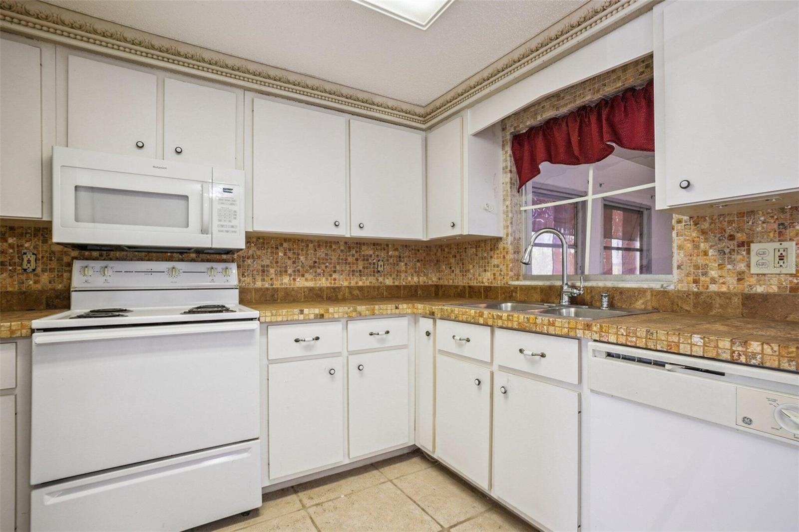 20168 EDGEWATER DR, PORT CHARLOTTE, FL, 33952