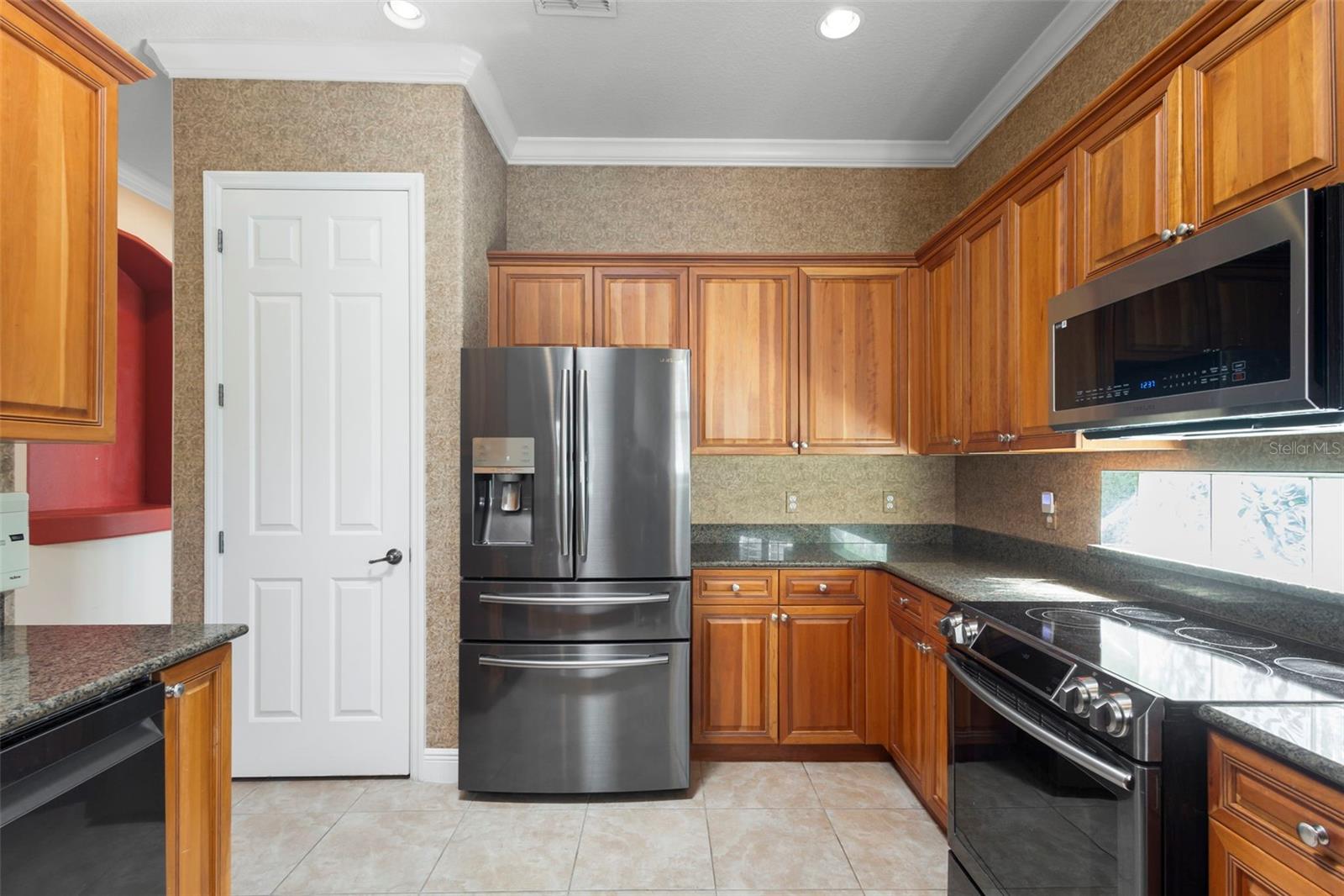 106 LOWER LAKE CT, DEBARY, FL, 32713