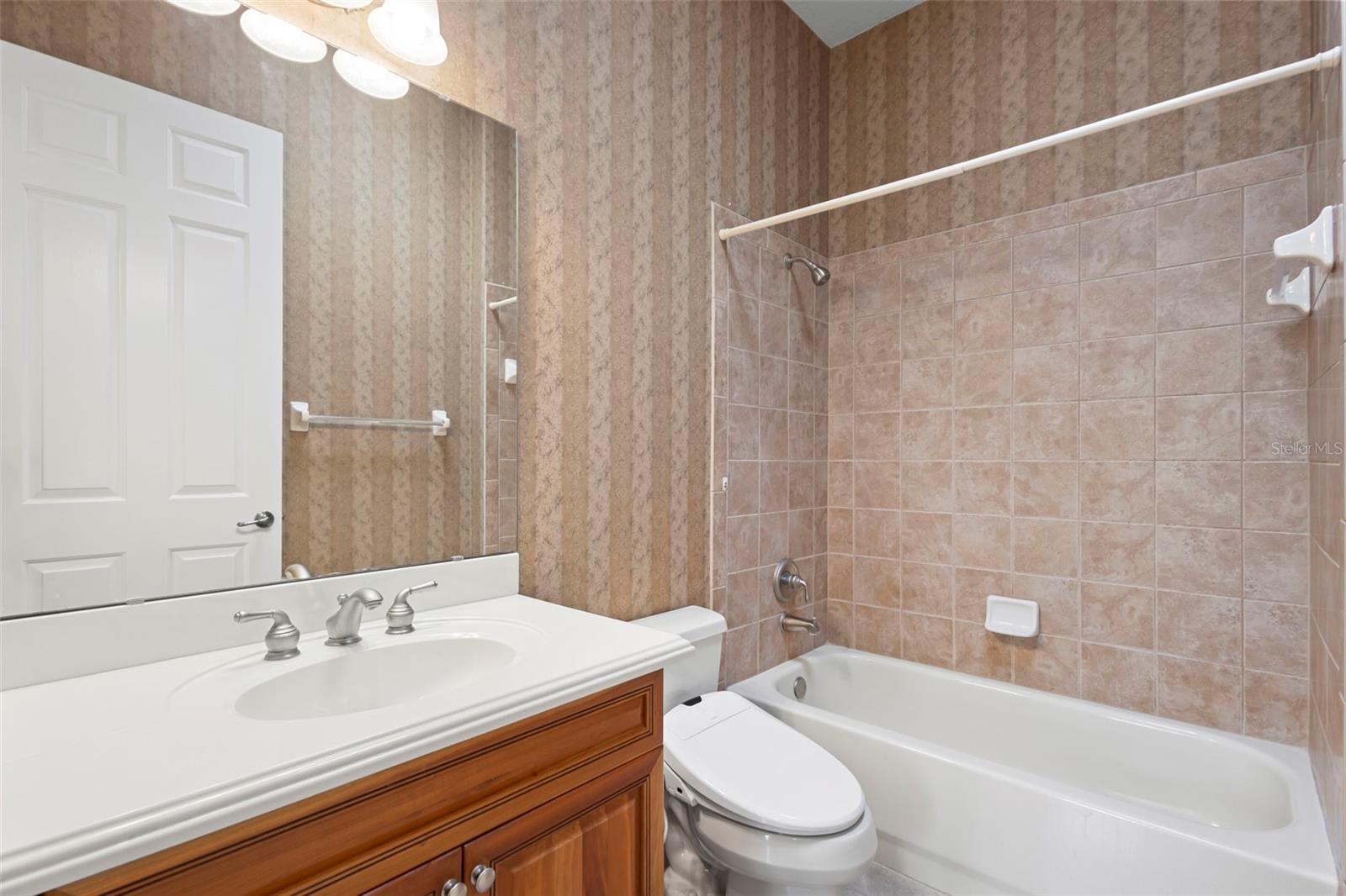 106 LOWER LAKE CT, DEBARY, FL, 32713