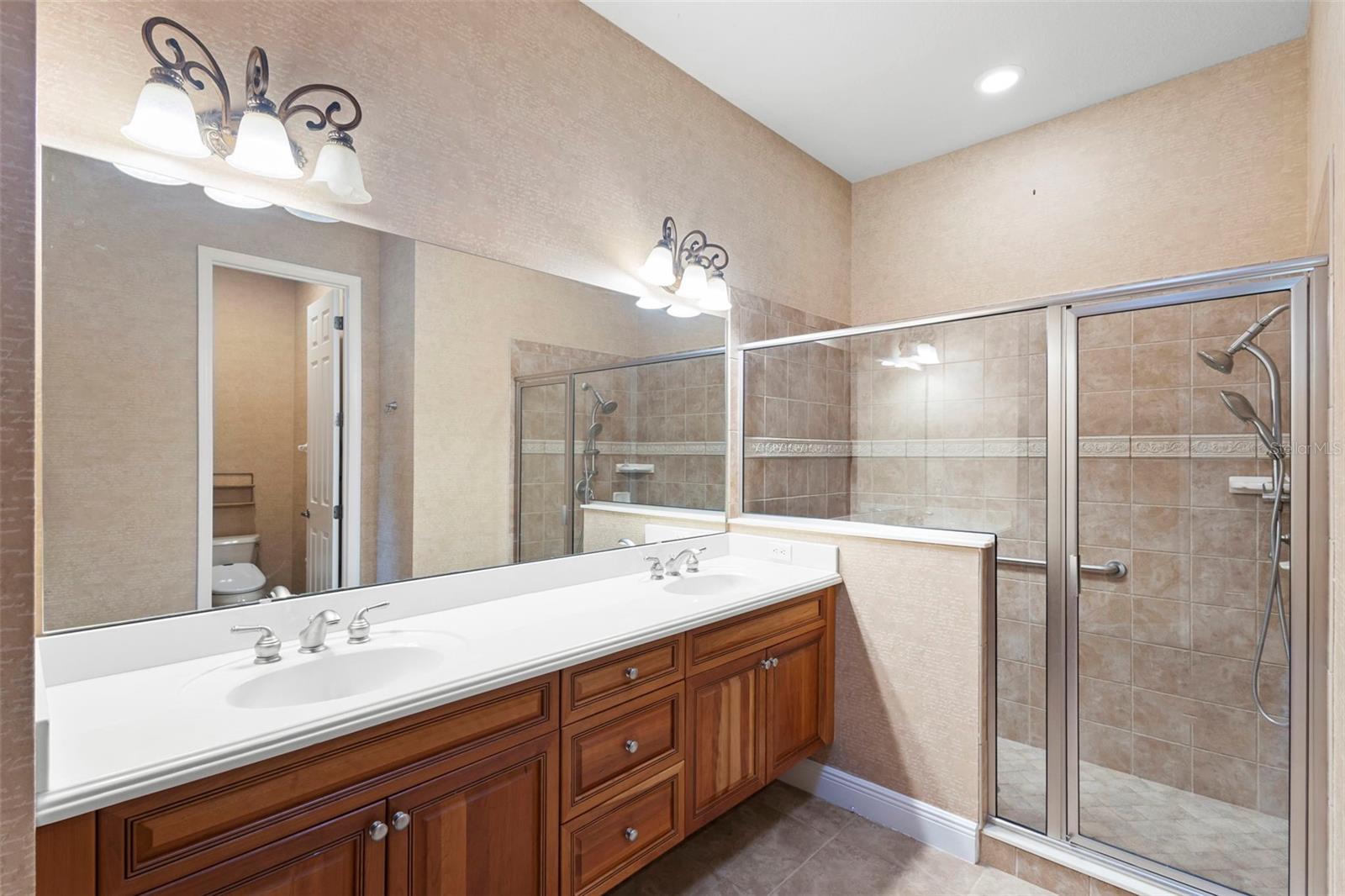 106 LOWER LAKE CT, DEBARY, FL, 32713