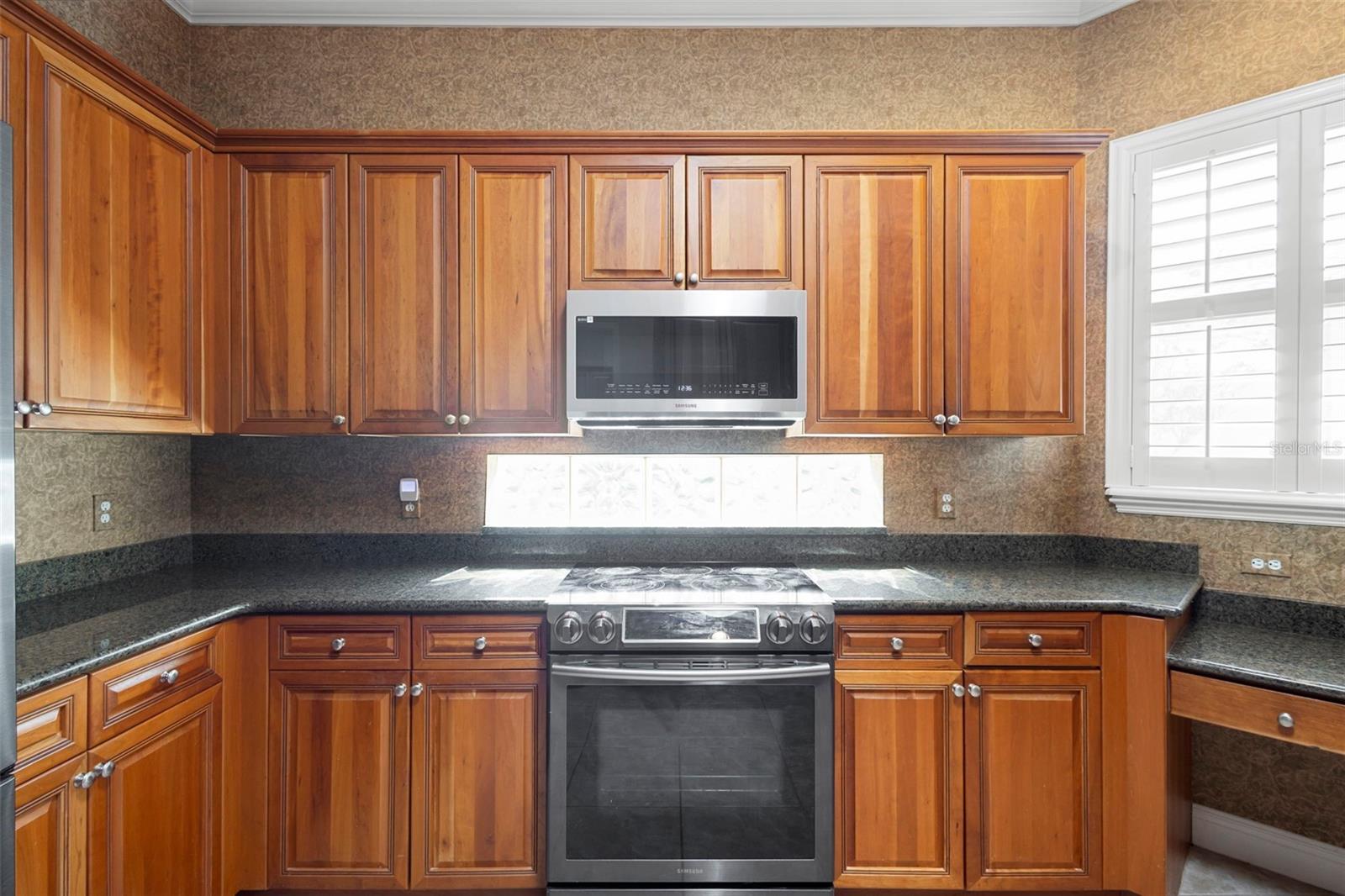 106 LOWER LAKE CT, DEBARY, FL, 32713