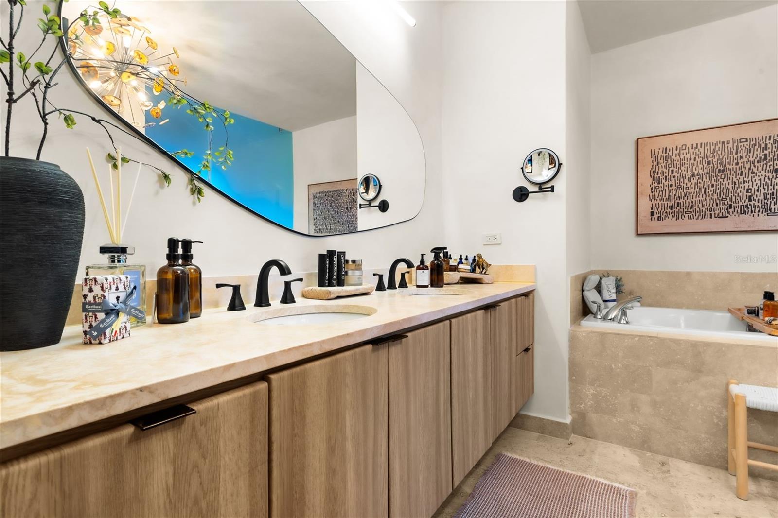 PR9117432 Property Photo