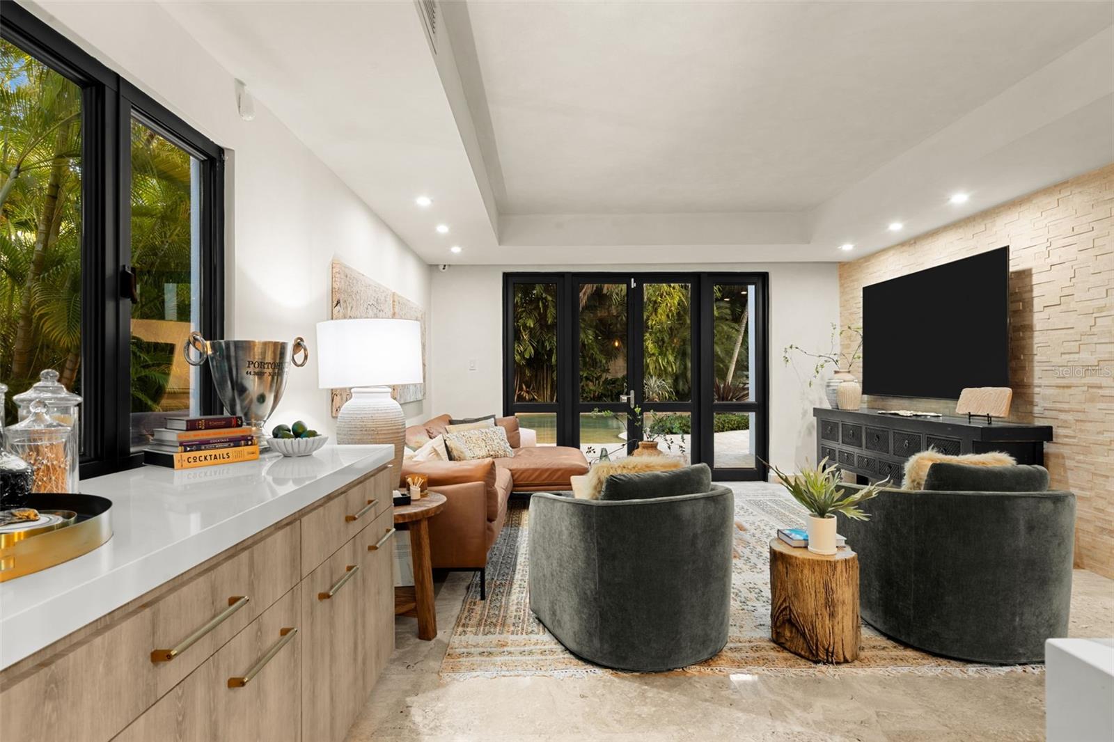 PR9117432 Property Photo