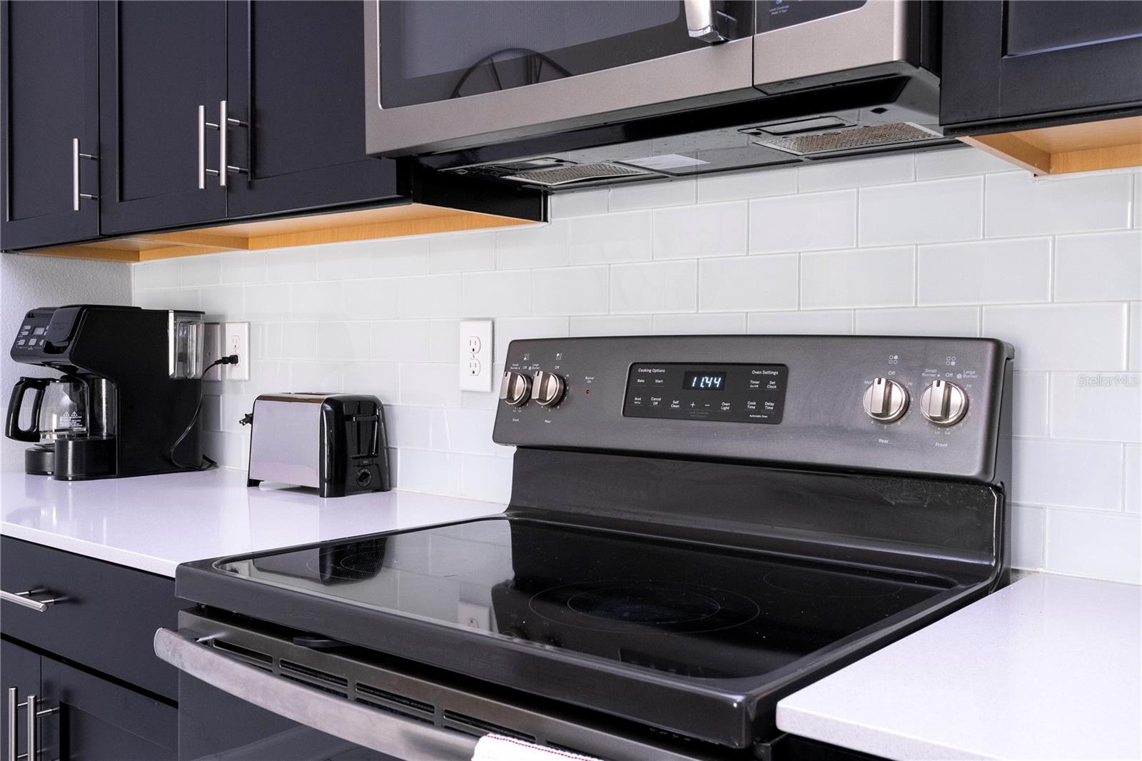 8987 CABOT CLIFFS DR, DAVENPORT, FL, 33896