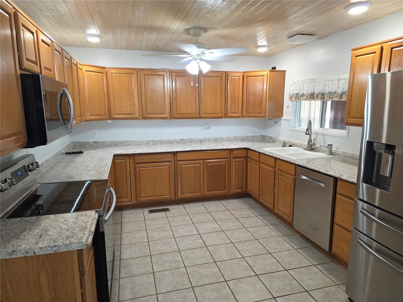 8071 HIGHPOINT BLVD, BROOKSVILLE, FL, 34613