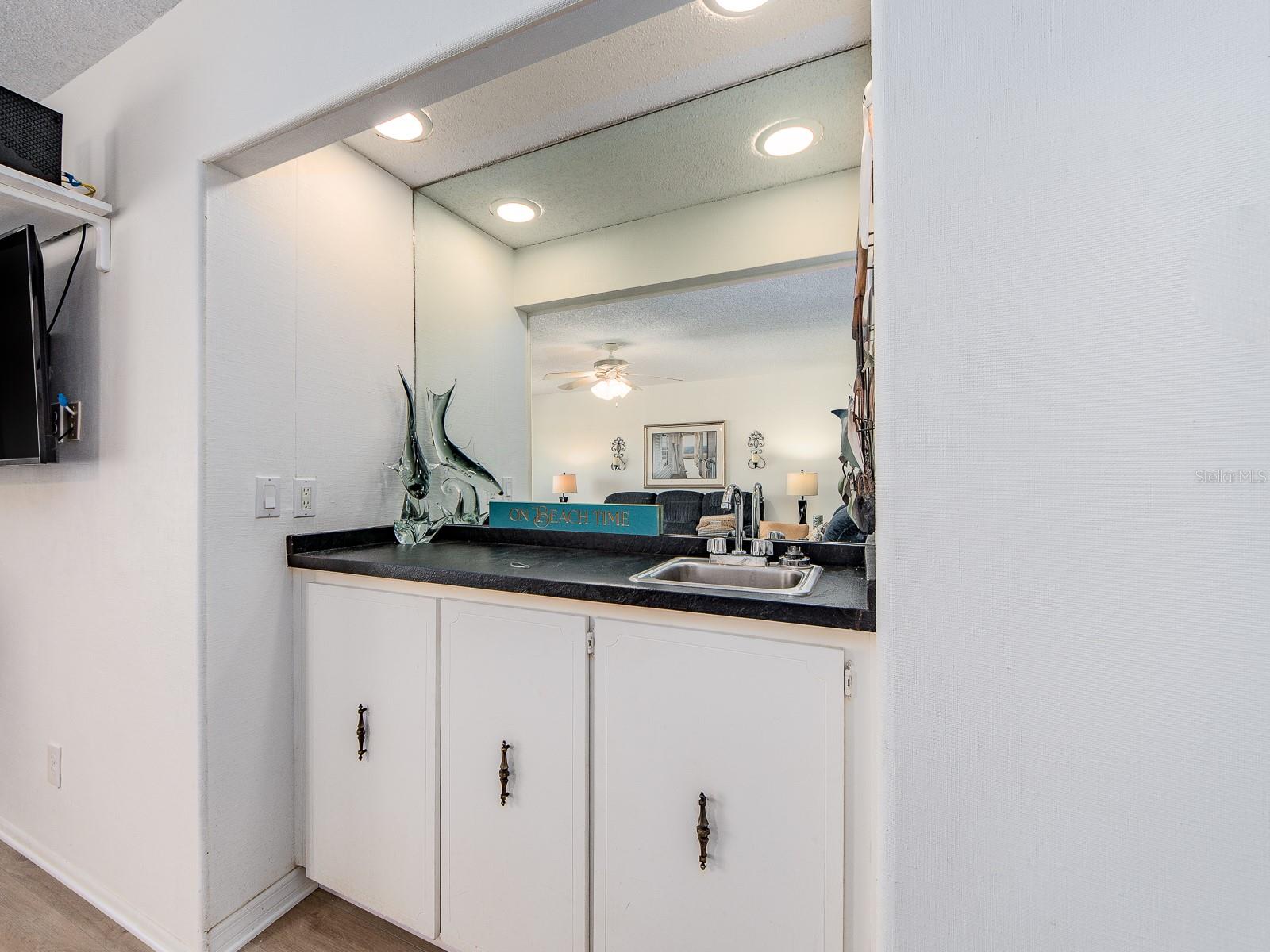 2900 GULF BLVD #307, BELLEAIR BEACH, FL, 33786