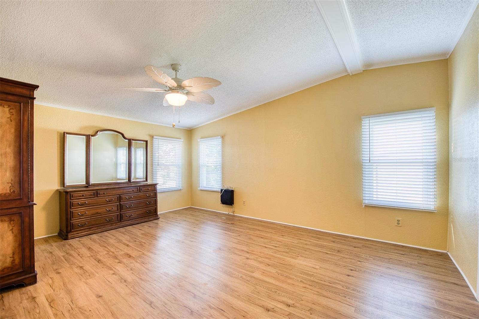 72 PELICAN DR E, OLDSMAR, FL, 34677