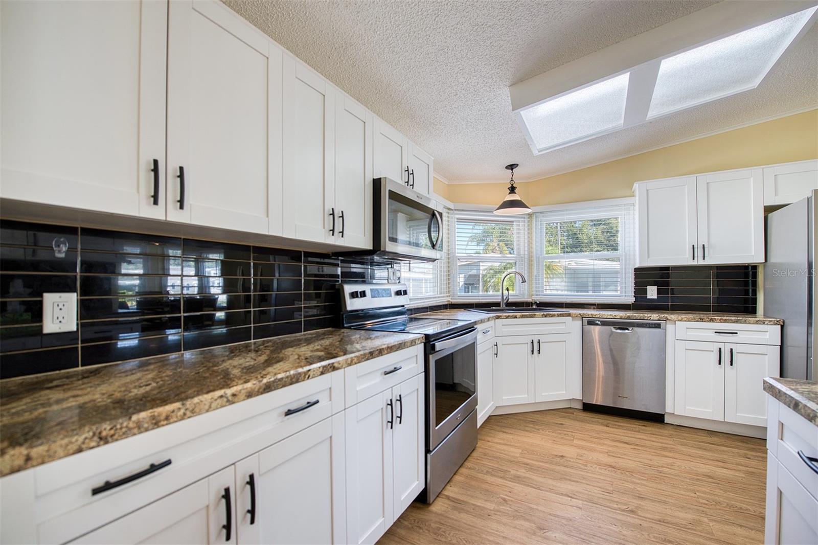 72 PELICAN DR E, OLDSMAR, FL, 34677