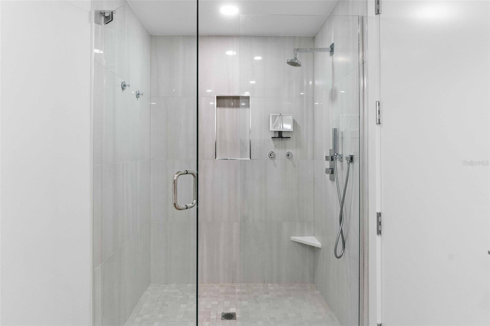 A4672418 Property Photo