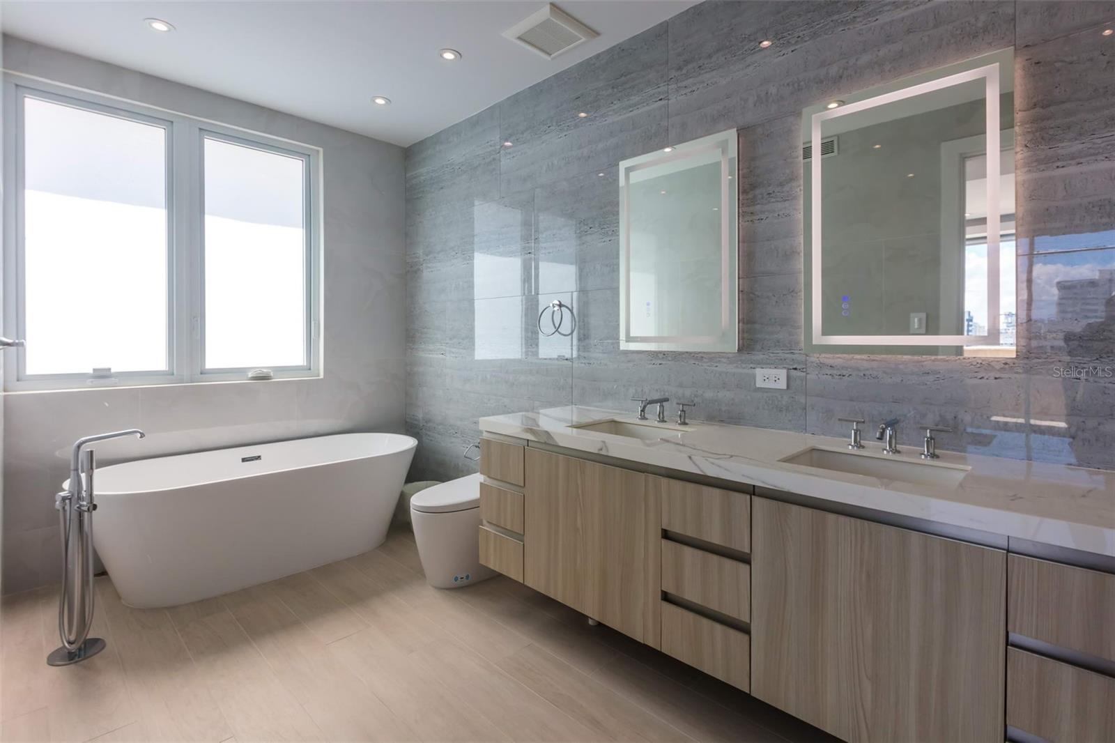 PR9117438 Property Photo