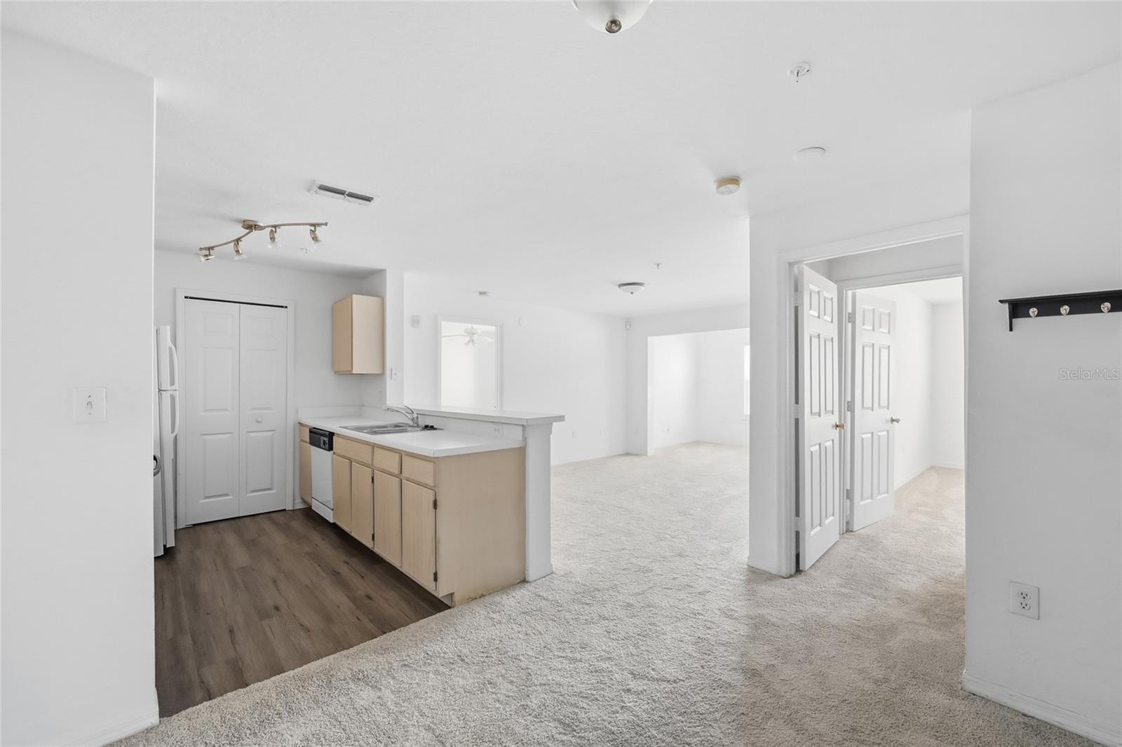 5447 VINELAND RD #1205, ORLANDO, FL, 32811