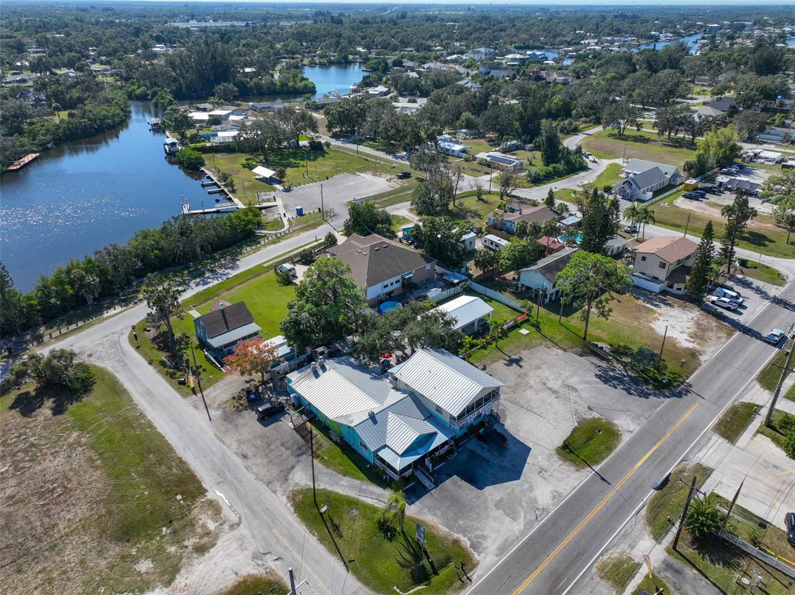 102 W SHELL POINT RD, RUSKIN, FL, 33570