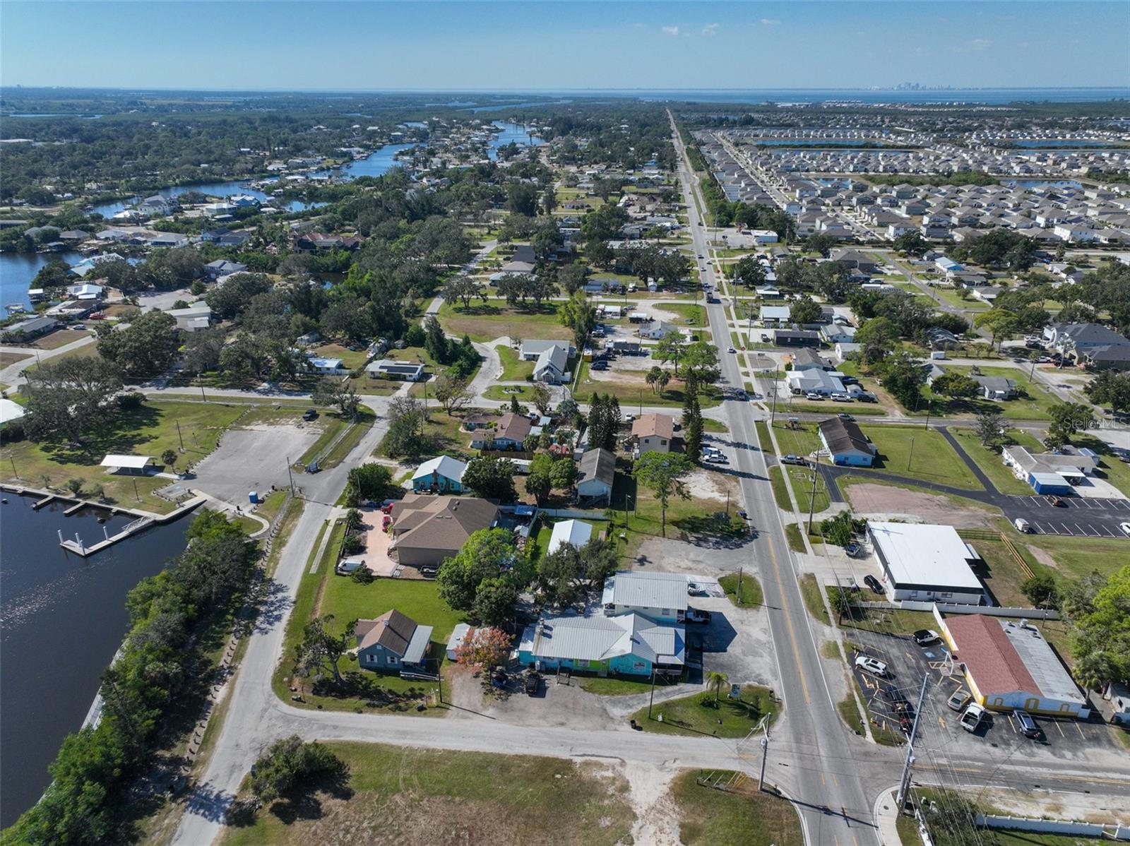 102 W SHELL POINT RD, RUSKIN, FL, 33570