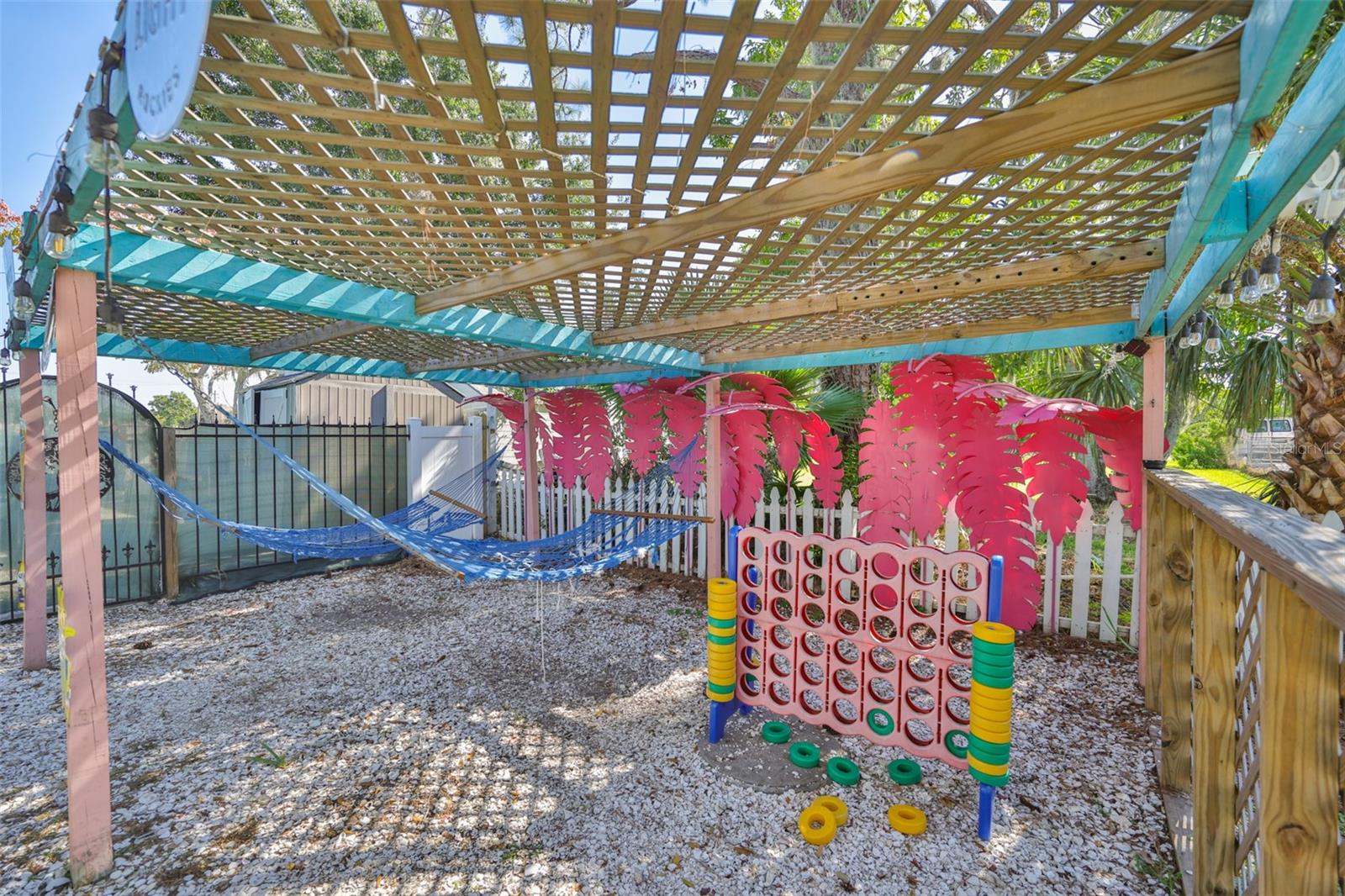 102 W SHELL POINT RD, RUSKIN, FL, 33570