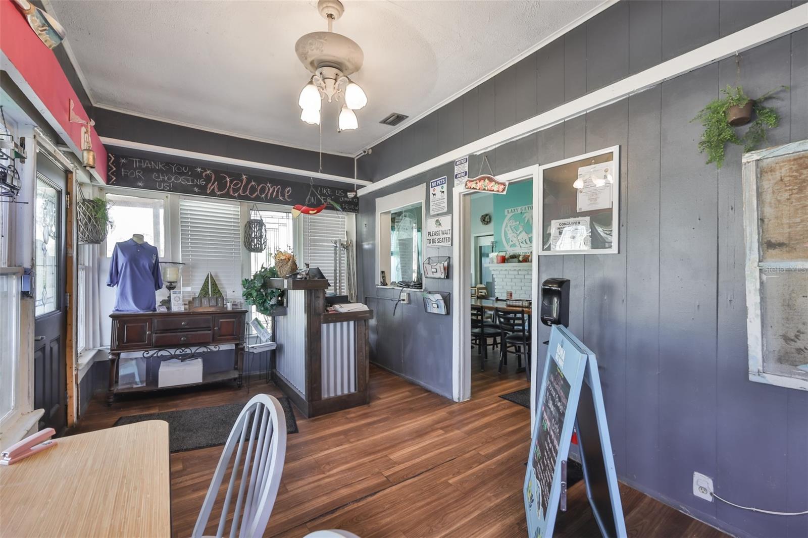 102 W SHELL POINT RD, RUSKIN, FL, 33570