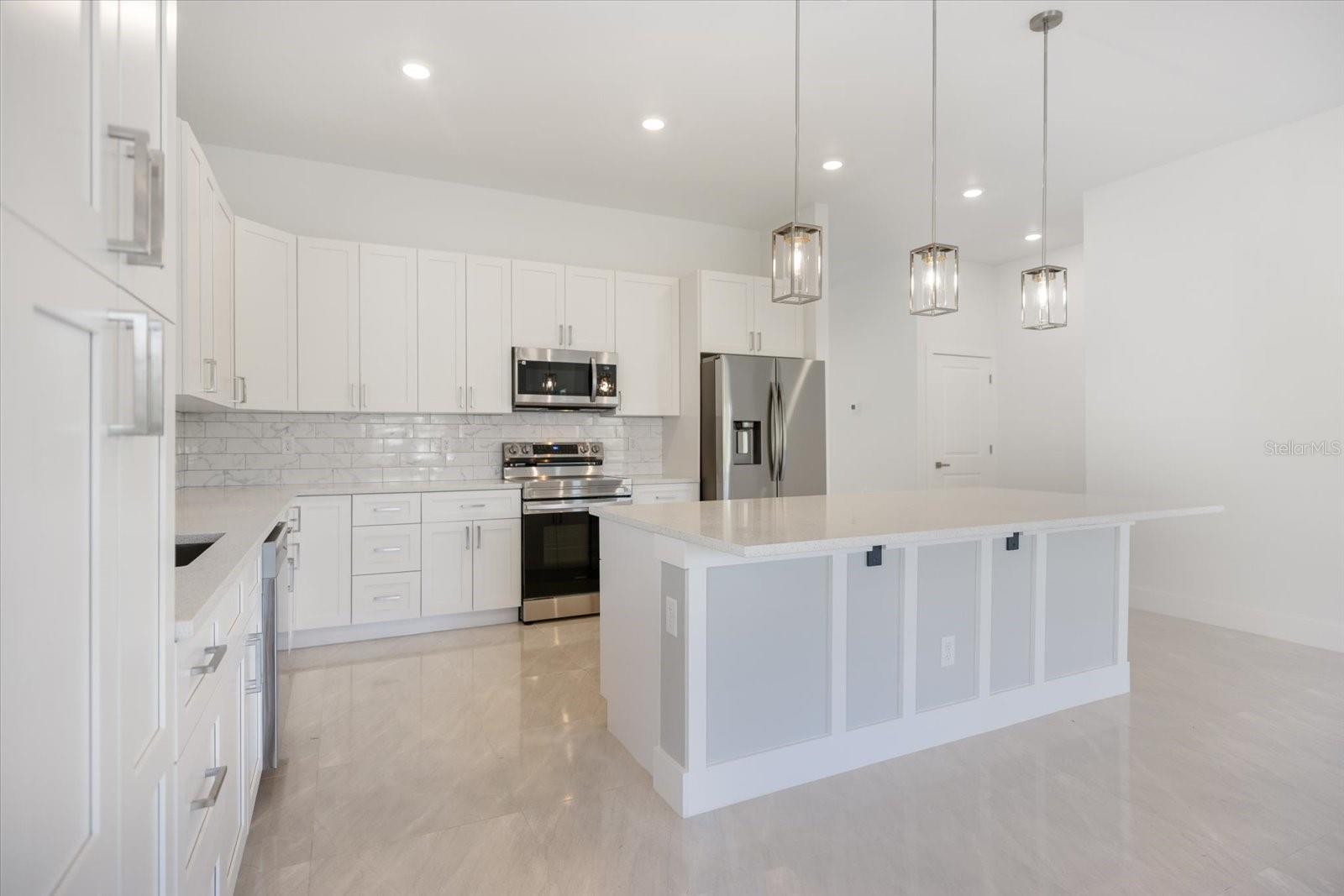 398 SUNSET RD N, ROTONDA WEST, FL, 33947