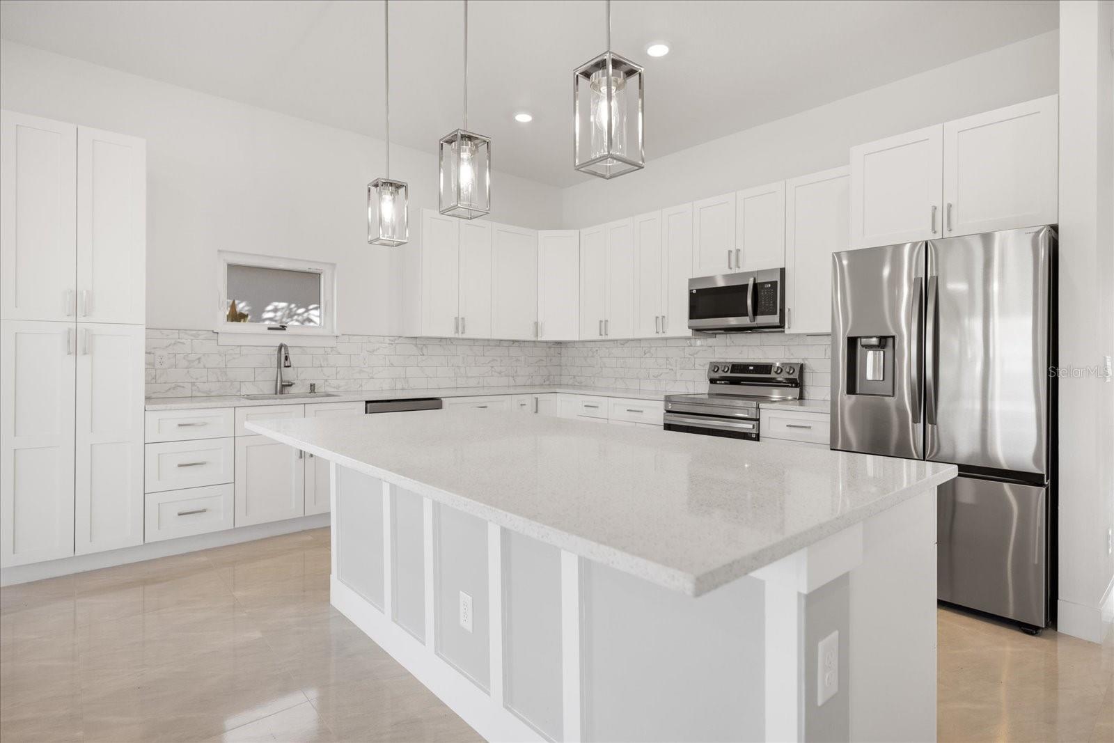 398 SUNSET RD N, ROTONDA WEST, FL, 33947