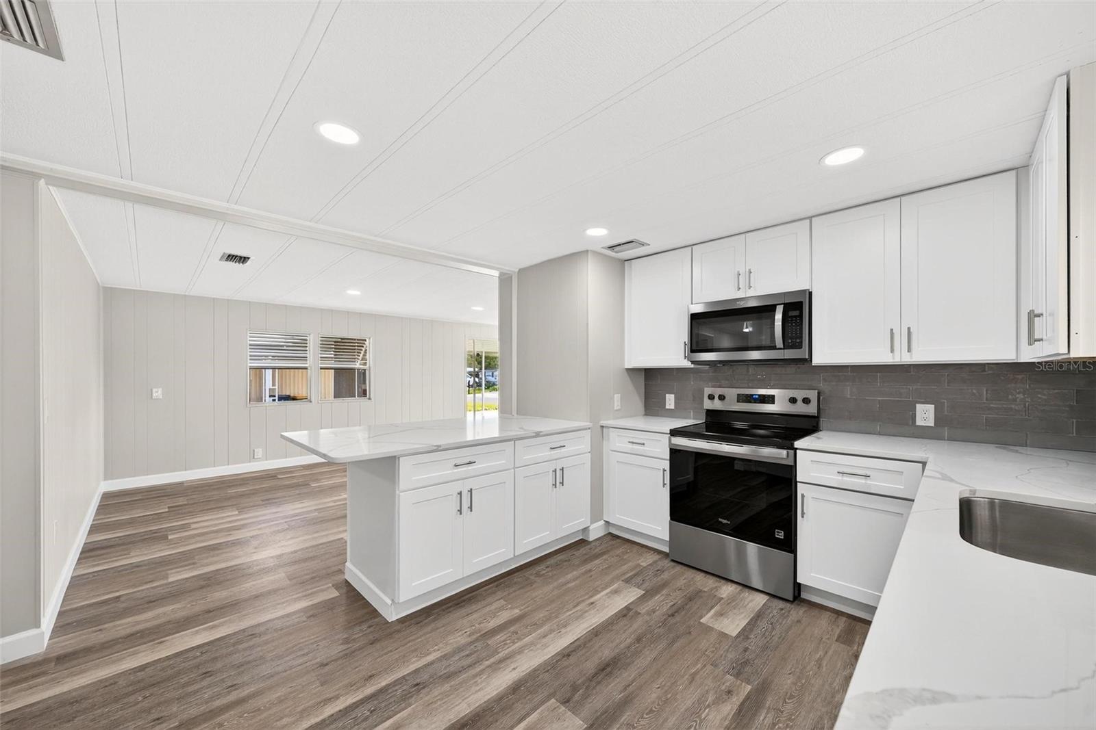 1114 ELKHART CIR, TAVARES, FL, 32778