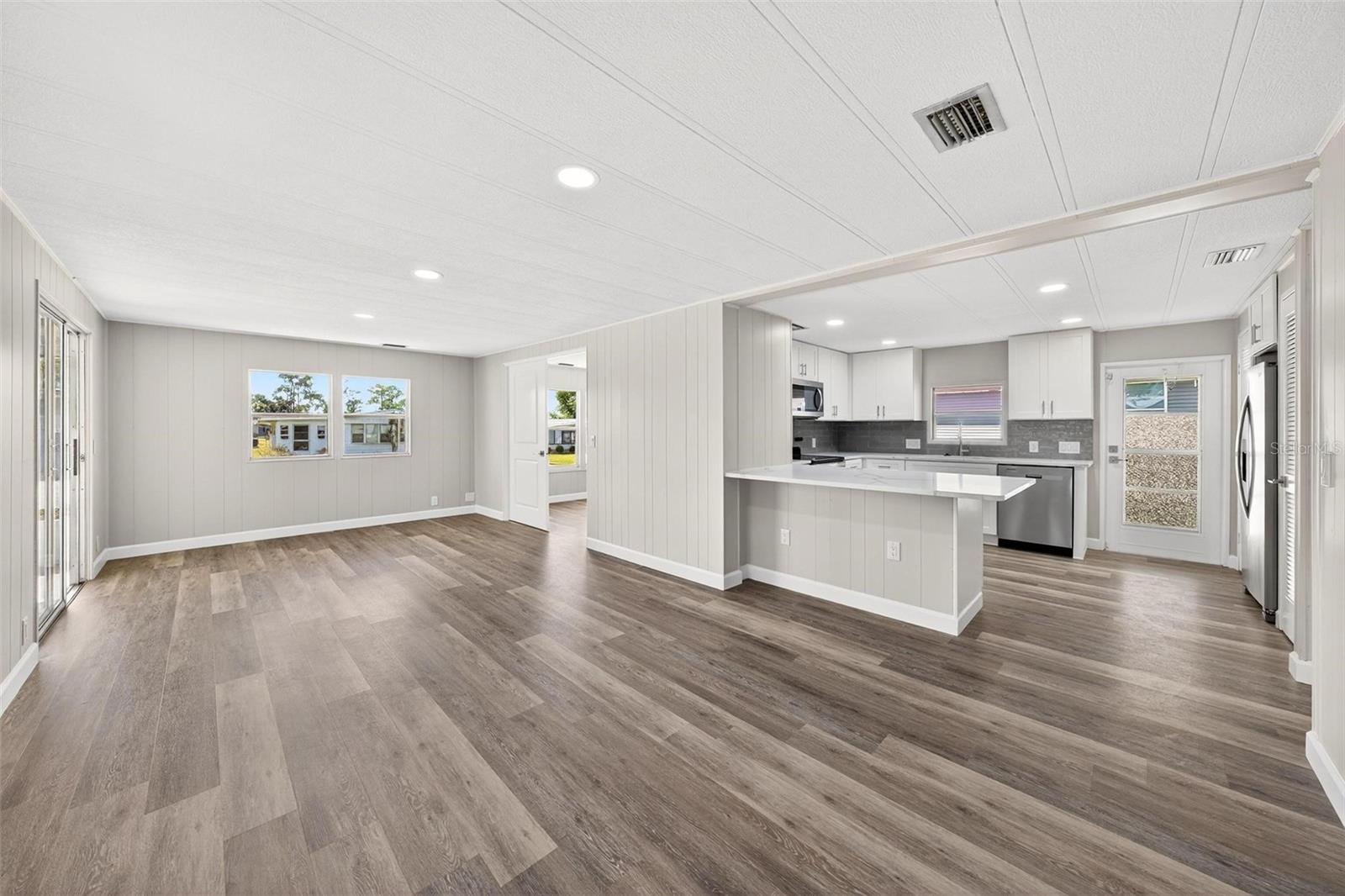 1114 ELKHART CIR, TAVARES, FL, 32778