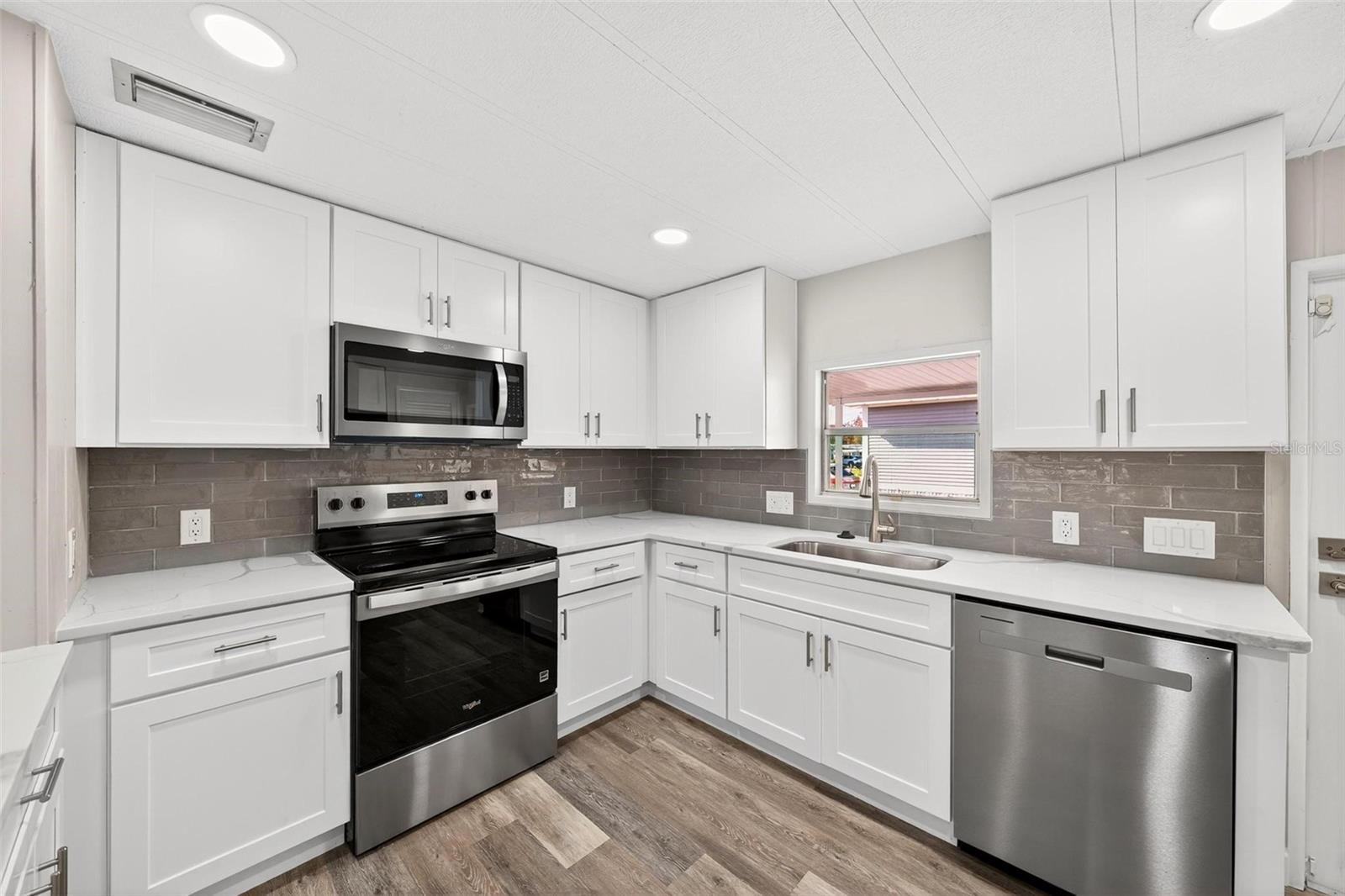 1114 ELKHART CIR, TAVARES, FL, 32778