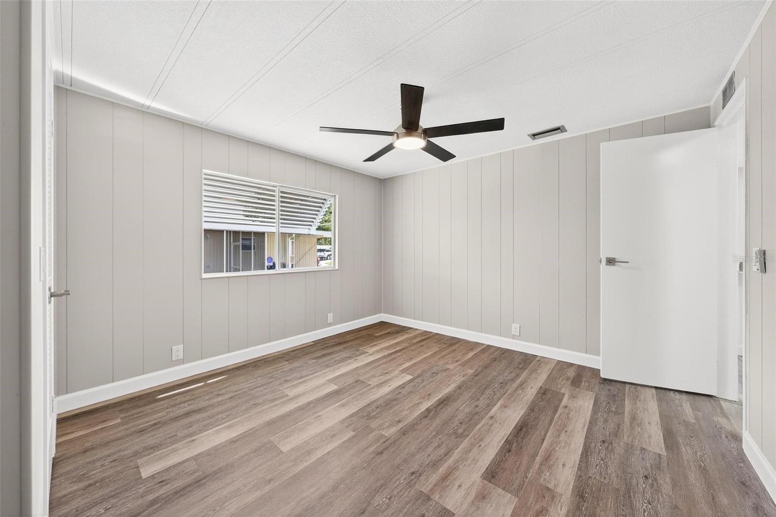 1114 ELKHART CIR, TAVARES, FL, 32778