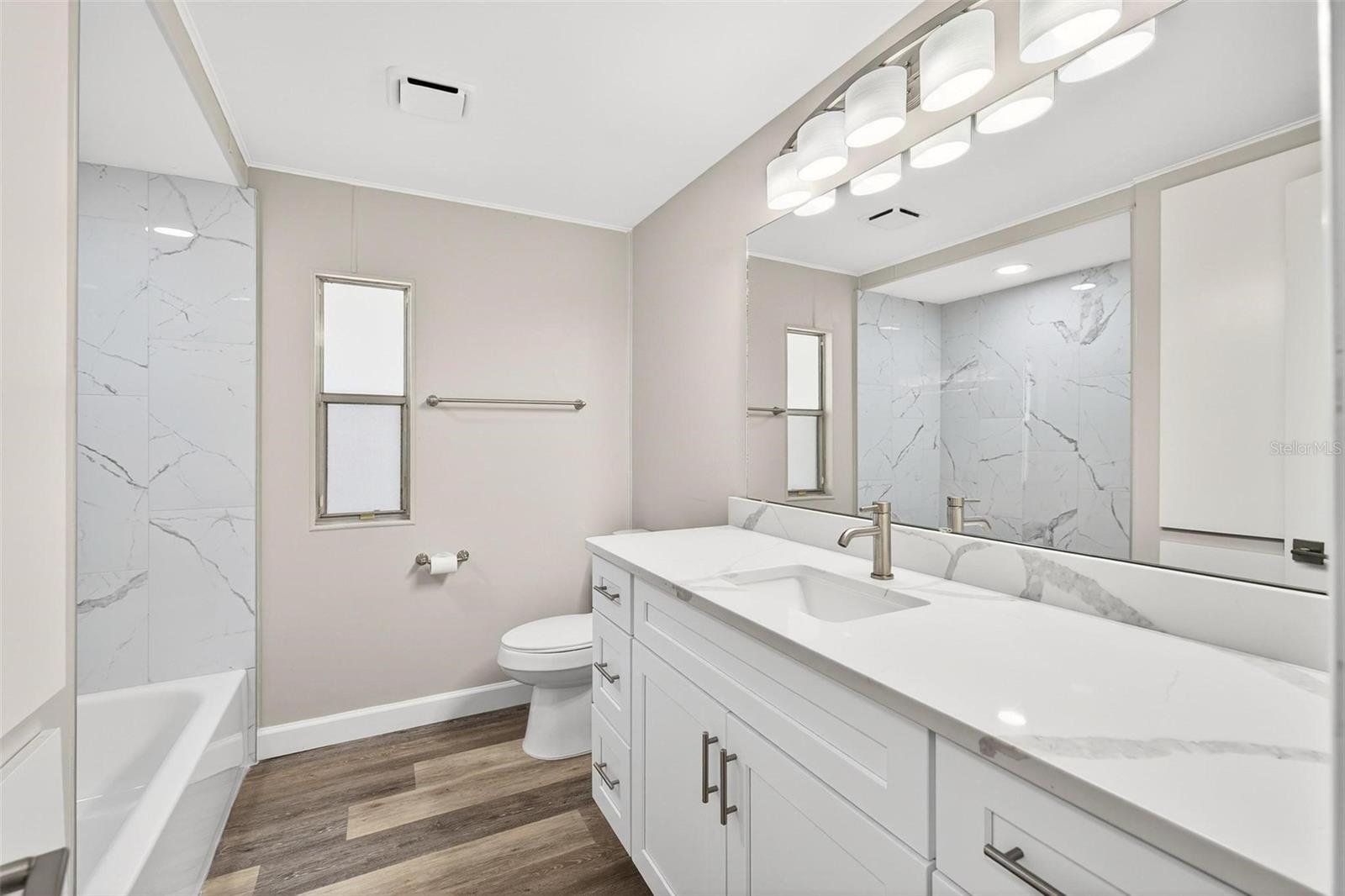 1114 ELKHART CIR, TAVARES, FL, 32778