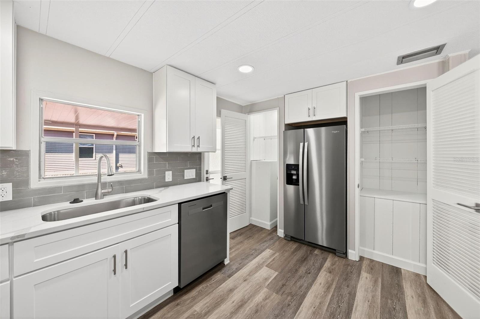 1114 ELKHART CIR, TAVARES, FL, 32778