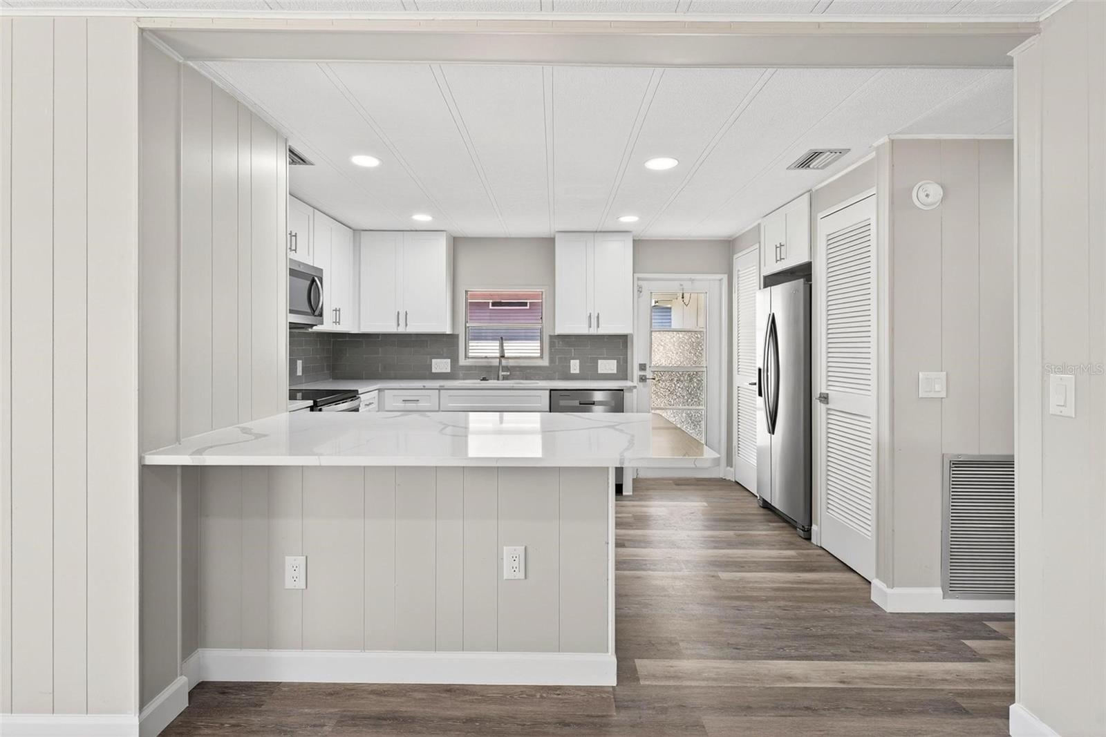 1114 ELKHART CIR, TAVARES, FL, 32778