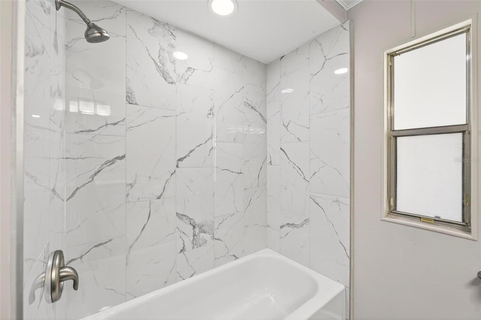 1114 ELKHART CIR, TAVARES, FL, 32778